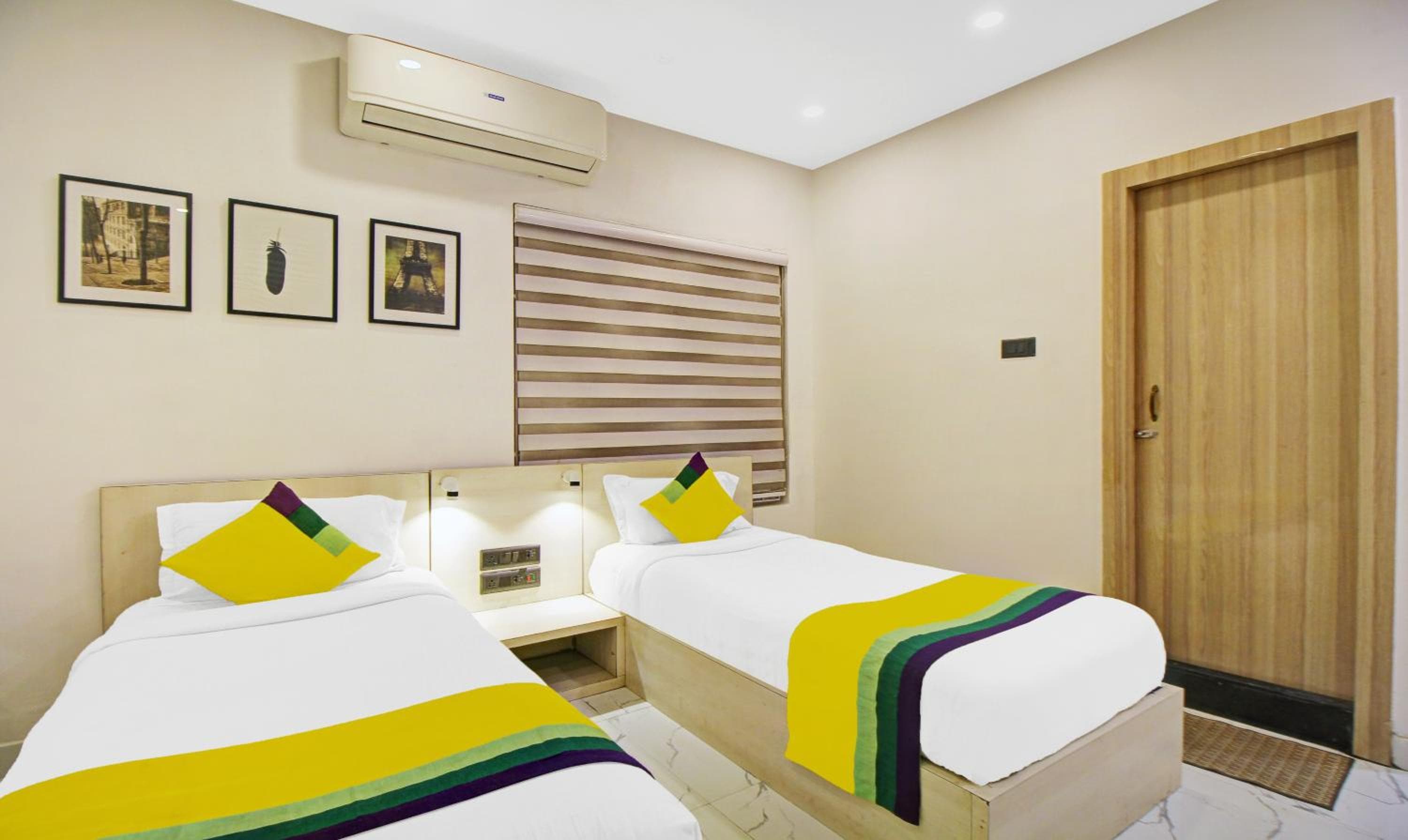Itsy Hotels Transit Express Near Sealdah Station