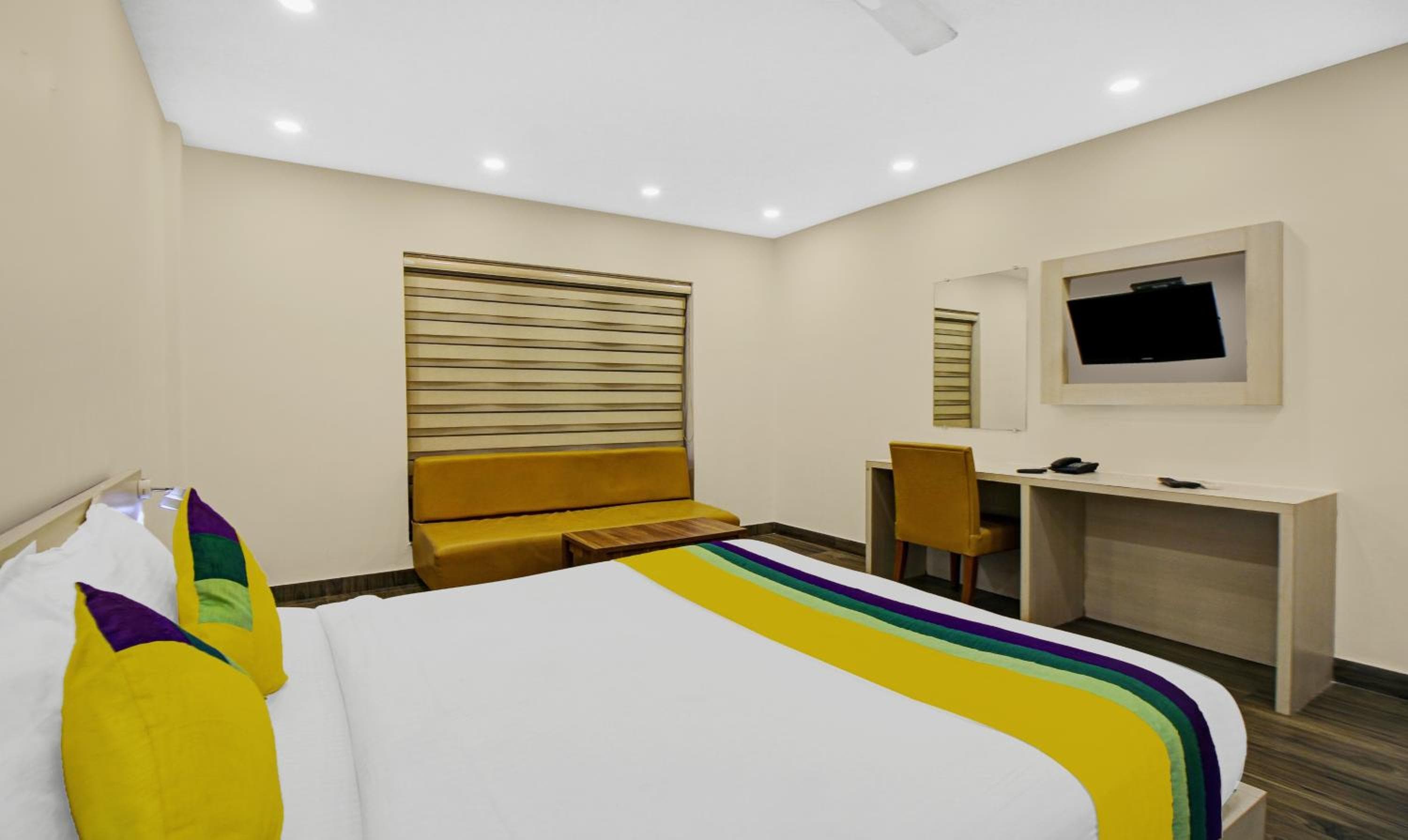 Itsy Hotels Transit Express Near Sealdah Station