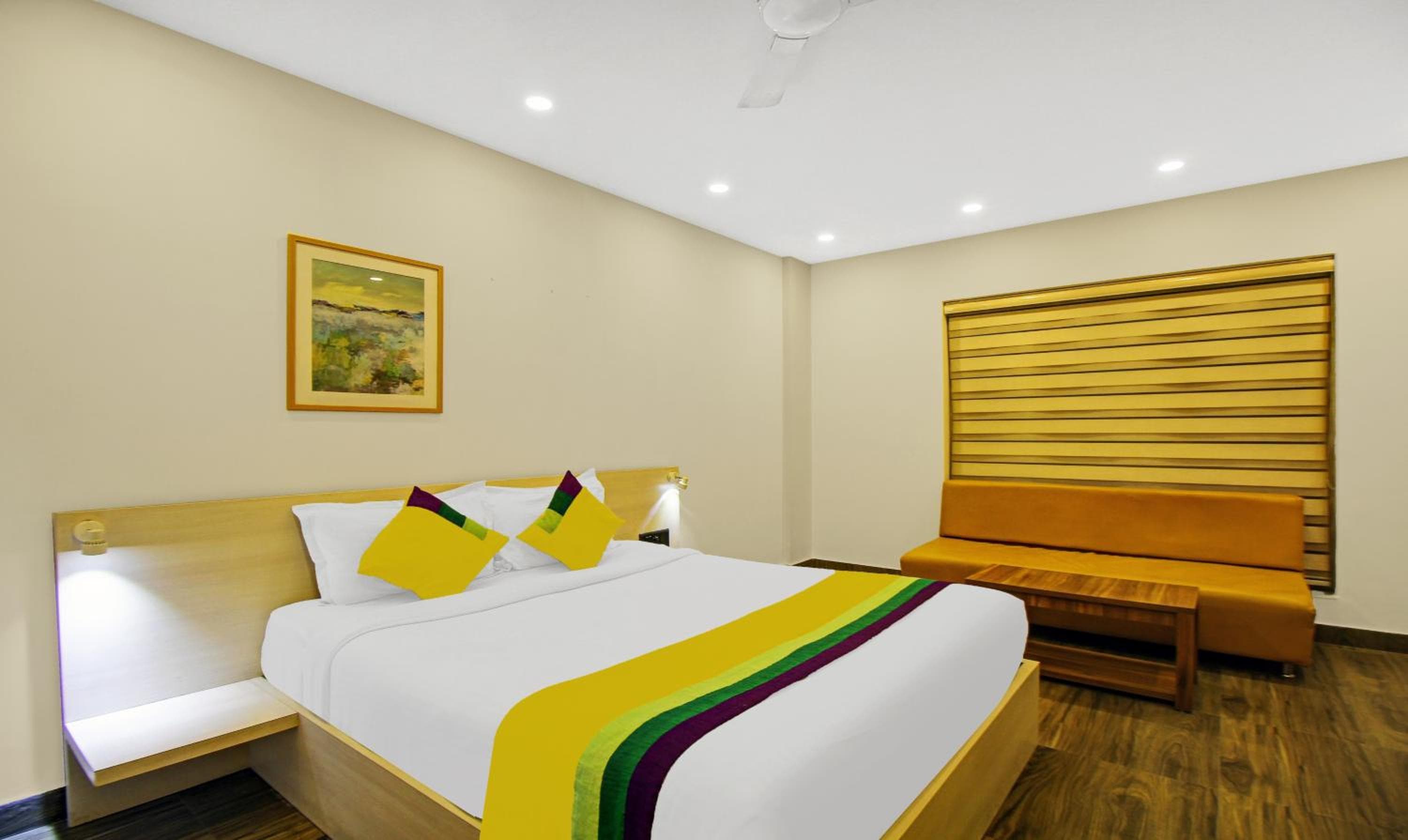 Itsy Hotels Transit Express Near Sealdah Station