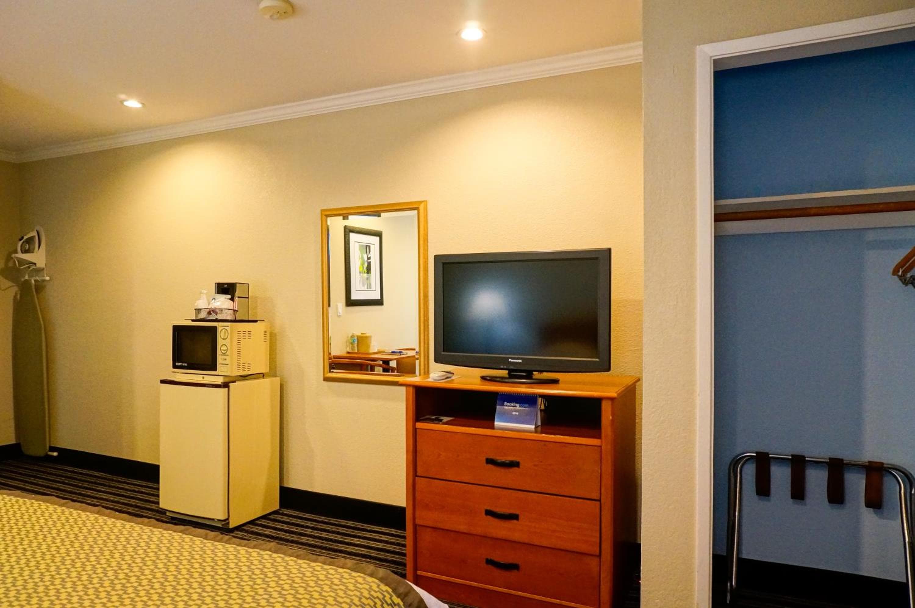 Hotel Parmani Near Stanford University