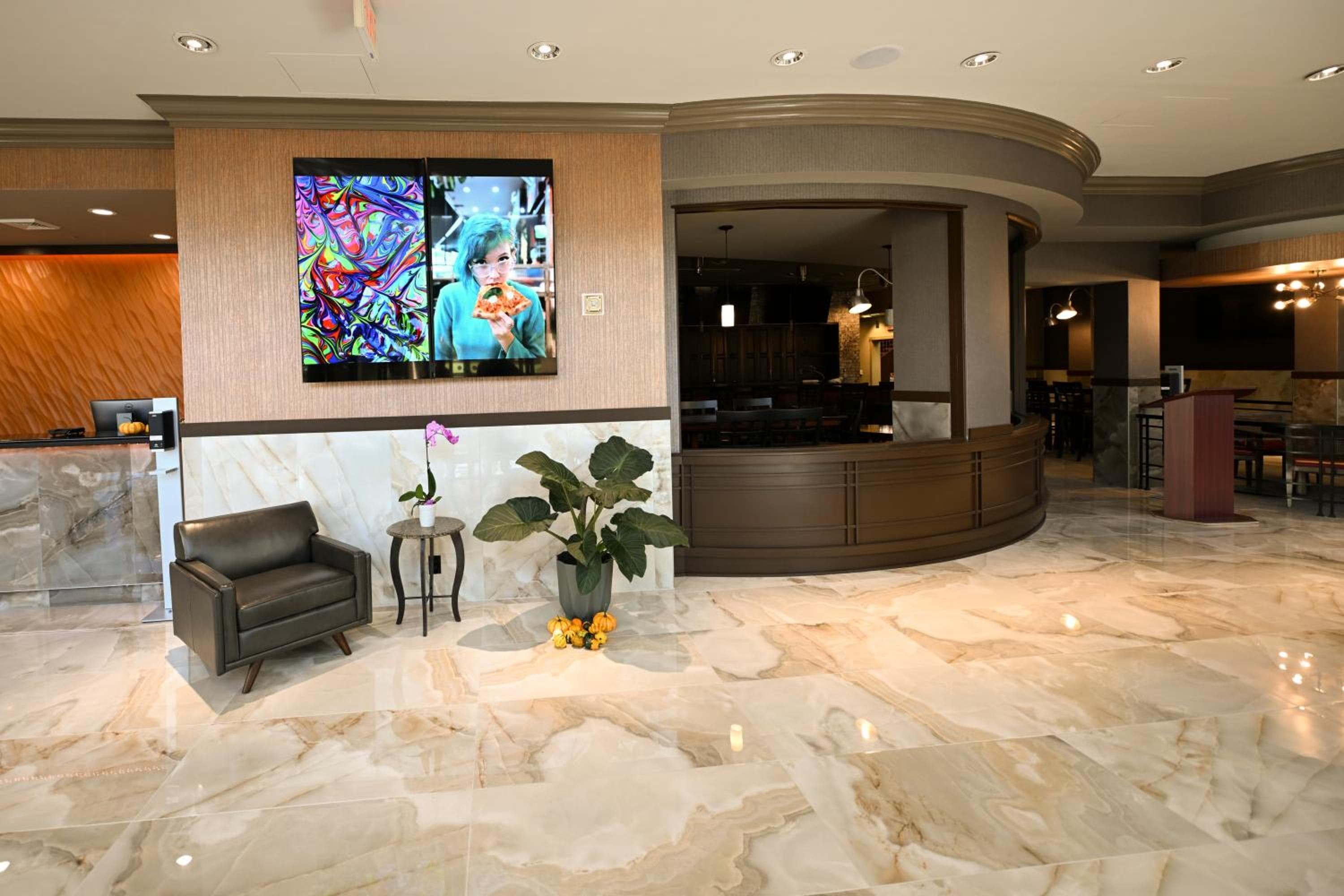 Grand Laurel Hotel