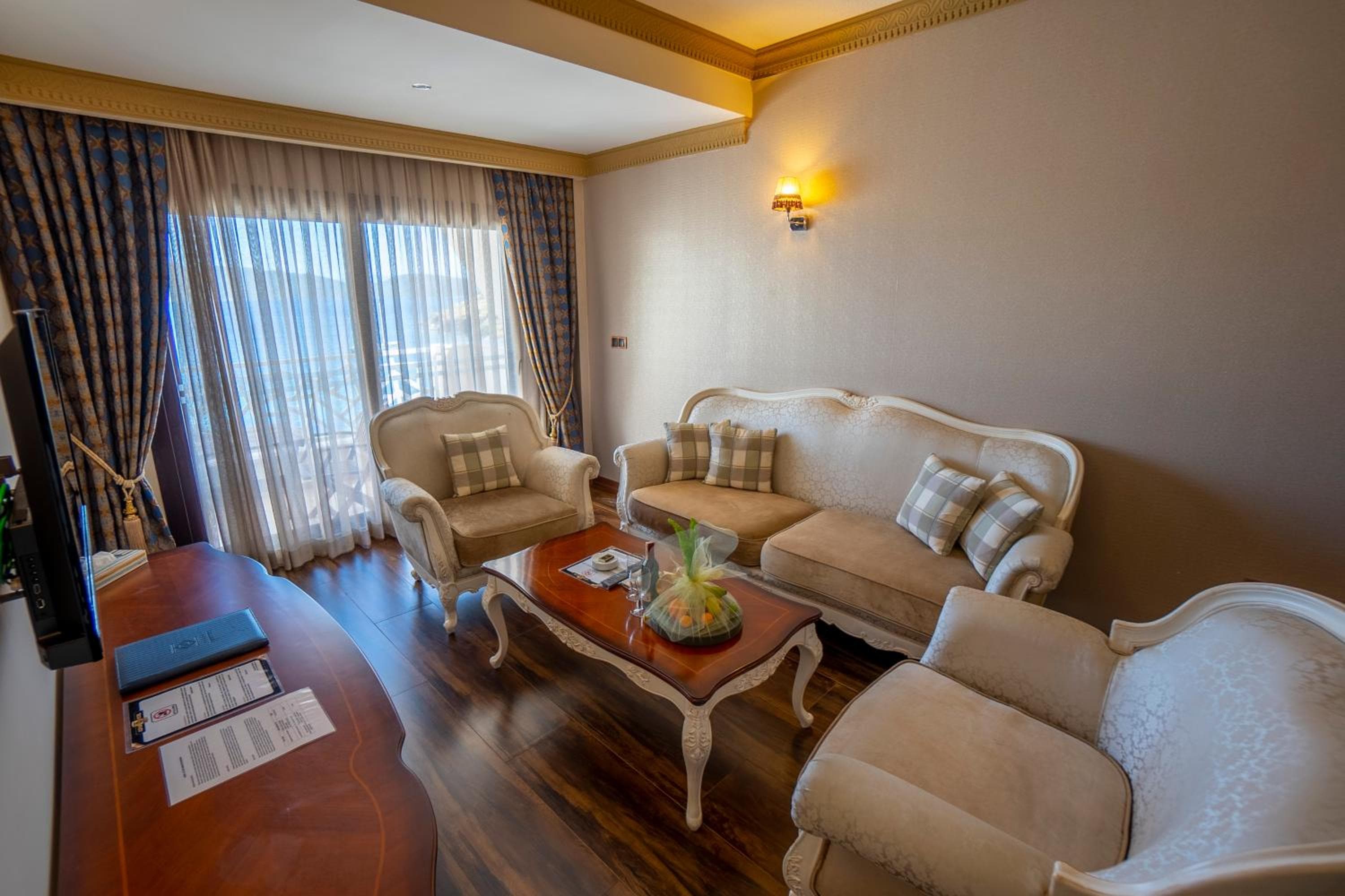 Azka Otel