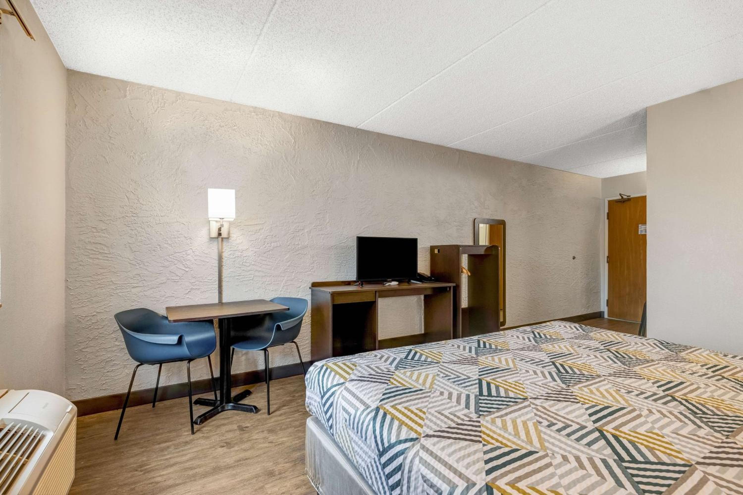 Motel 6-Elk Grove Village, IL - O'Hare
