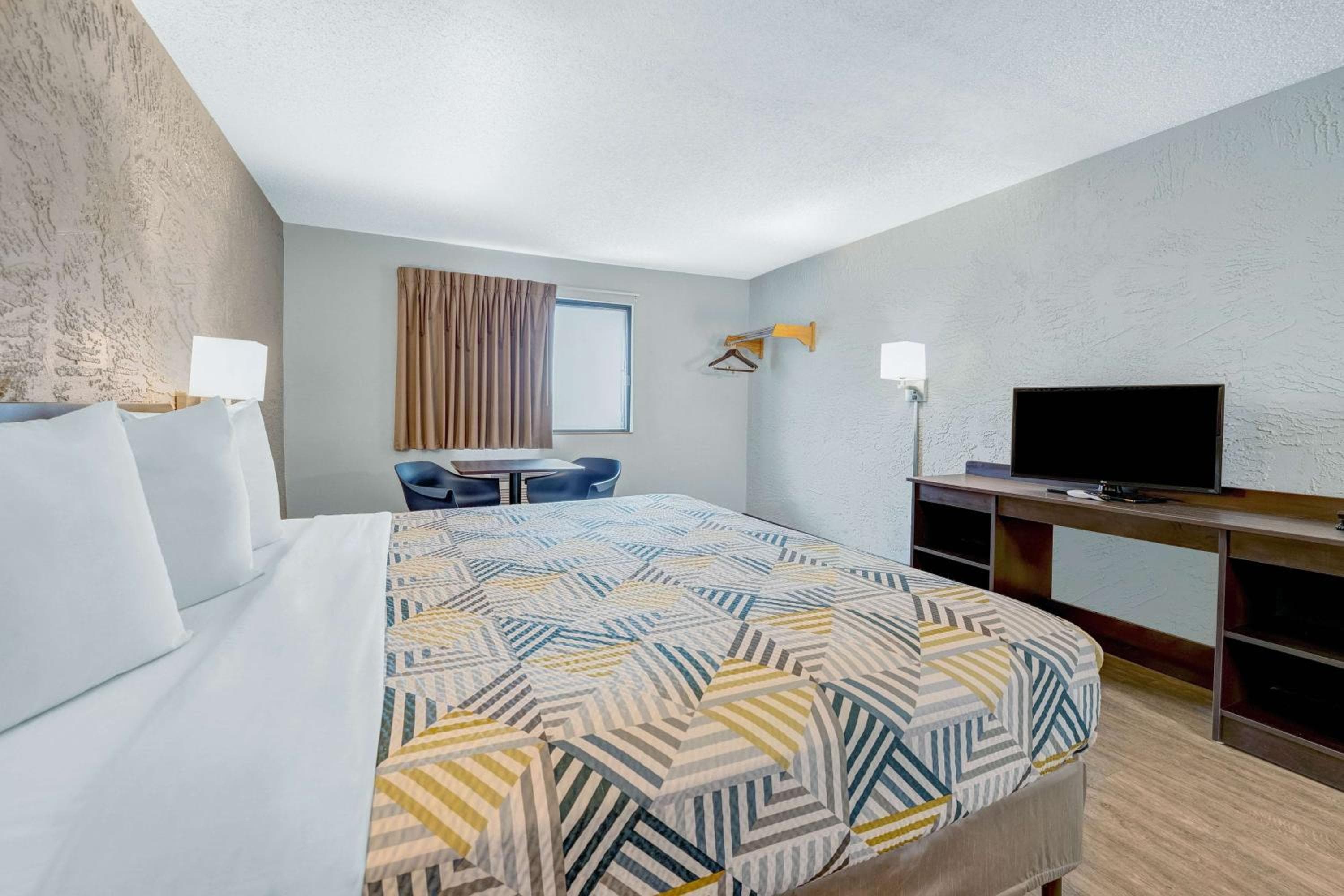 Motel 6-Elk Grove Village, IL - O'Hare
