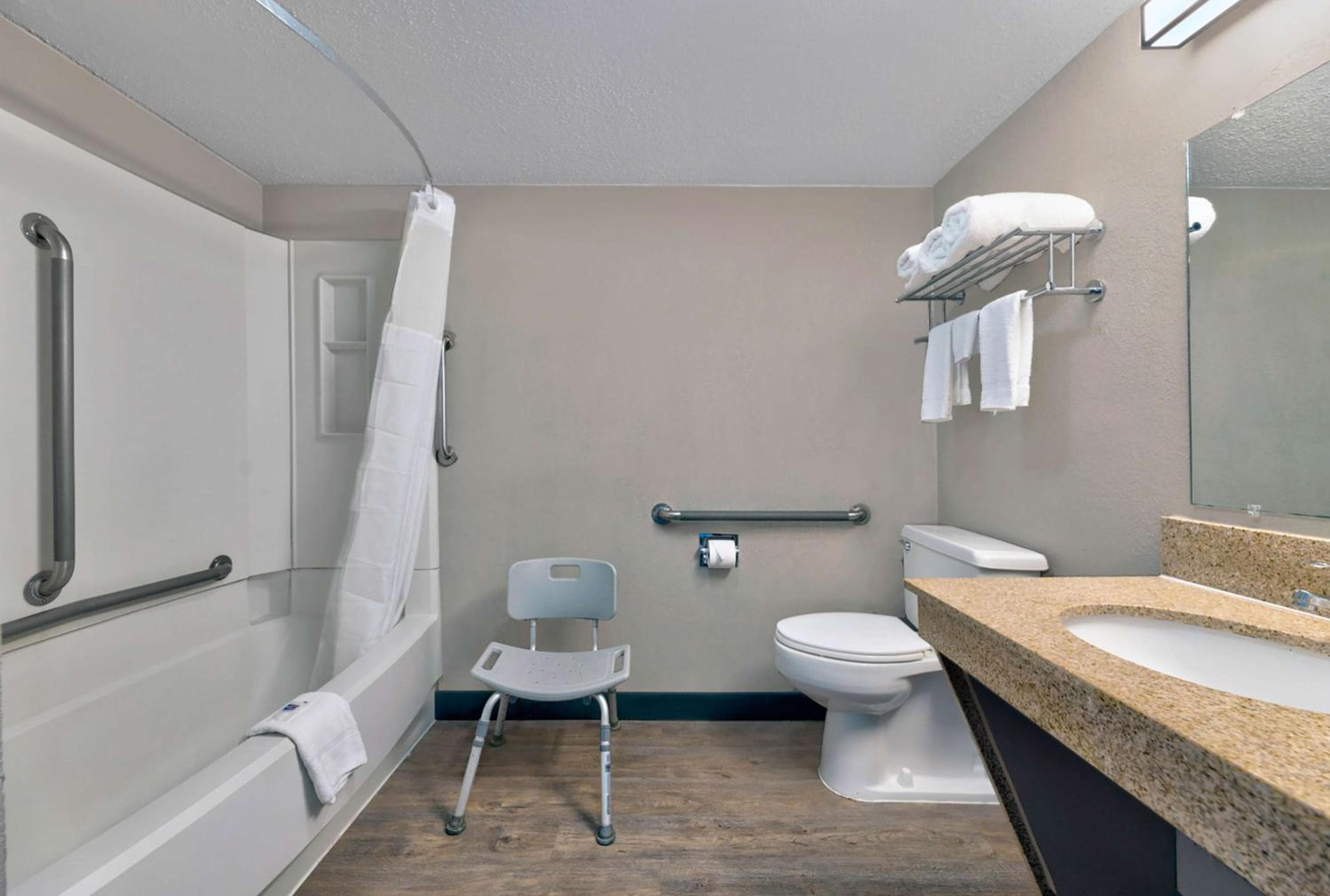 Motel 6-Oak Creek, WI
