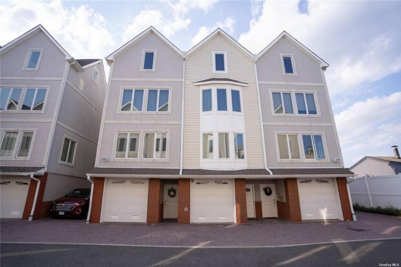 Yachtsman Cove Water Front 3 Bedrooms House Features 3 Levels Living Space in Freeport NY