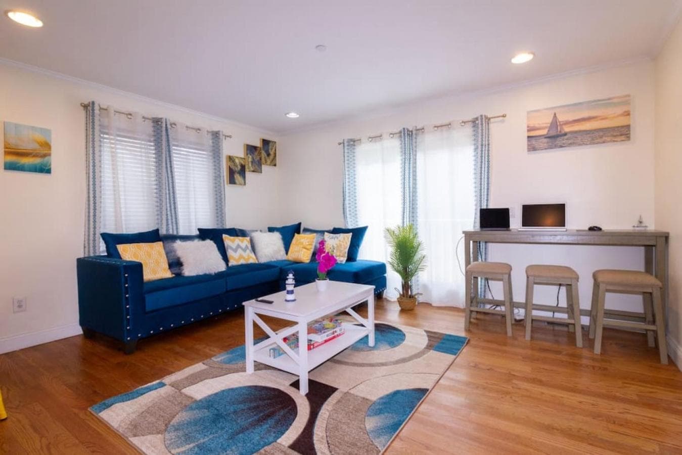 Yachtsman Cove Water Front 3 Bedrooms House Features 3 Levels Living Space in Freeport NY