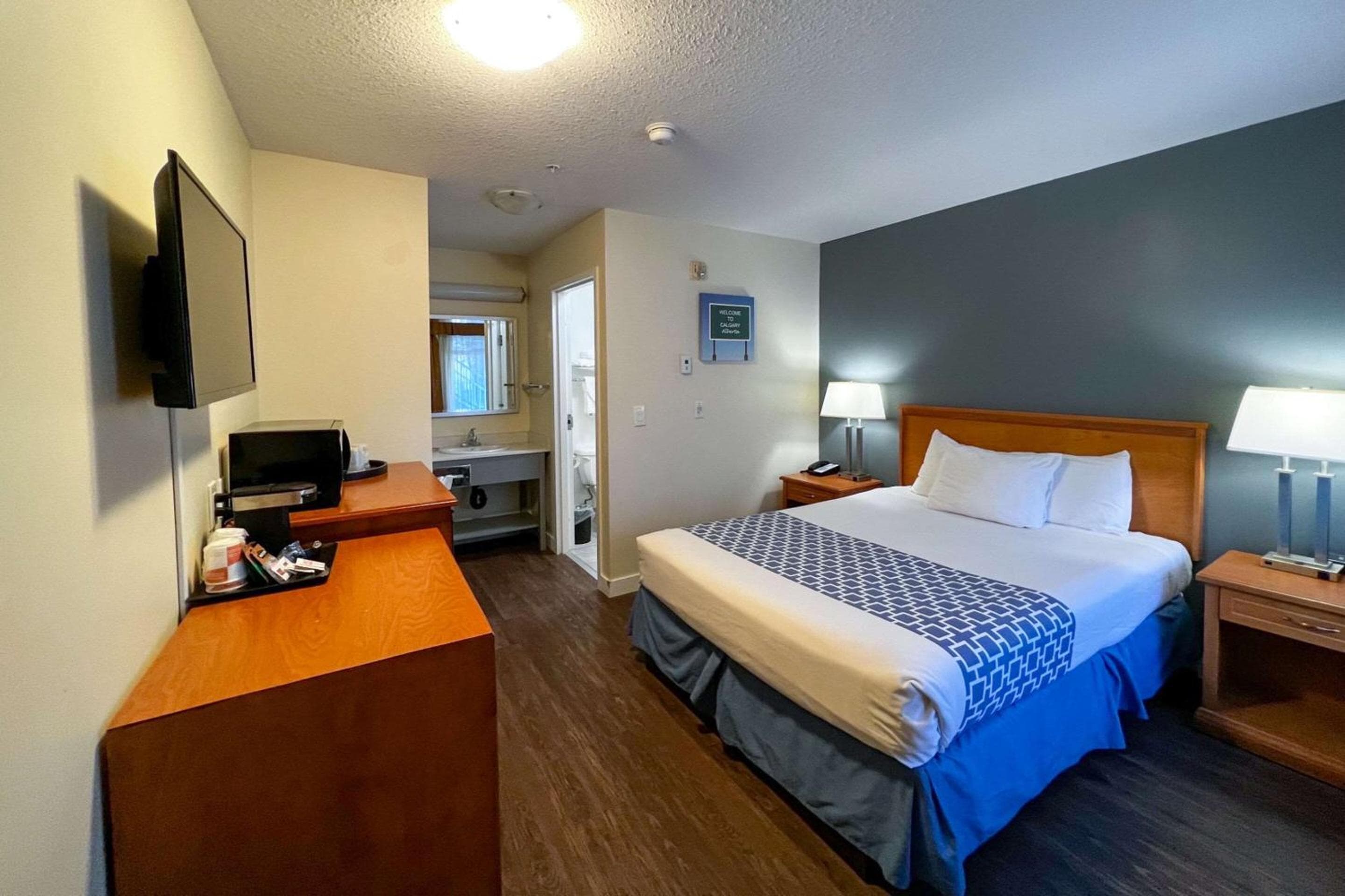 Econo Lodge Inn & Suites Calgary - University