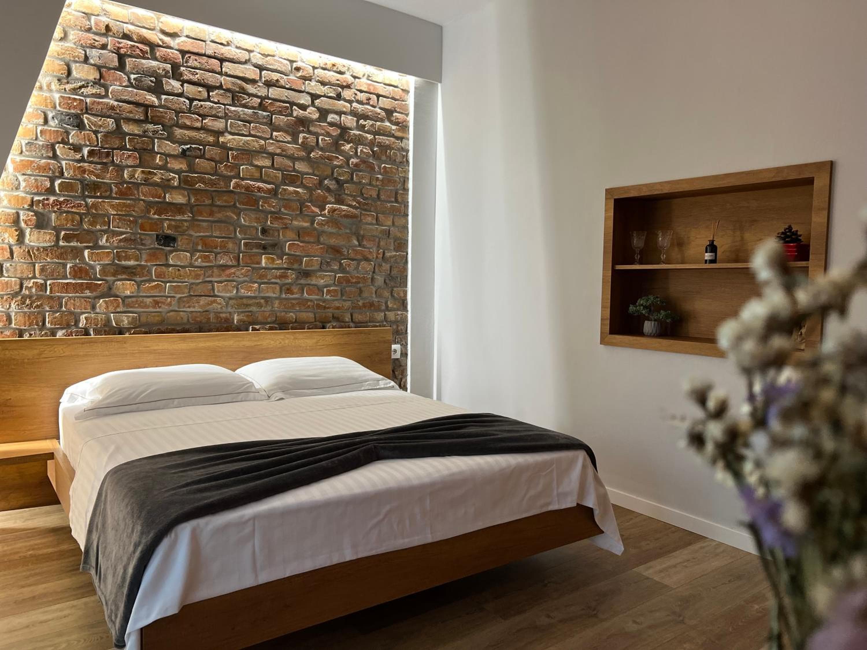 KONI's Studio Apartments