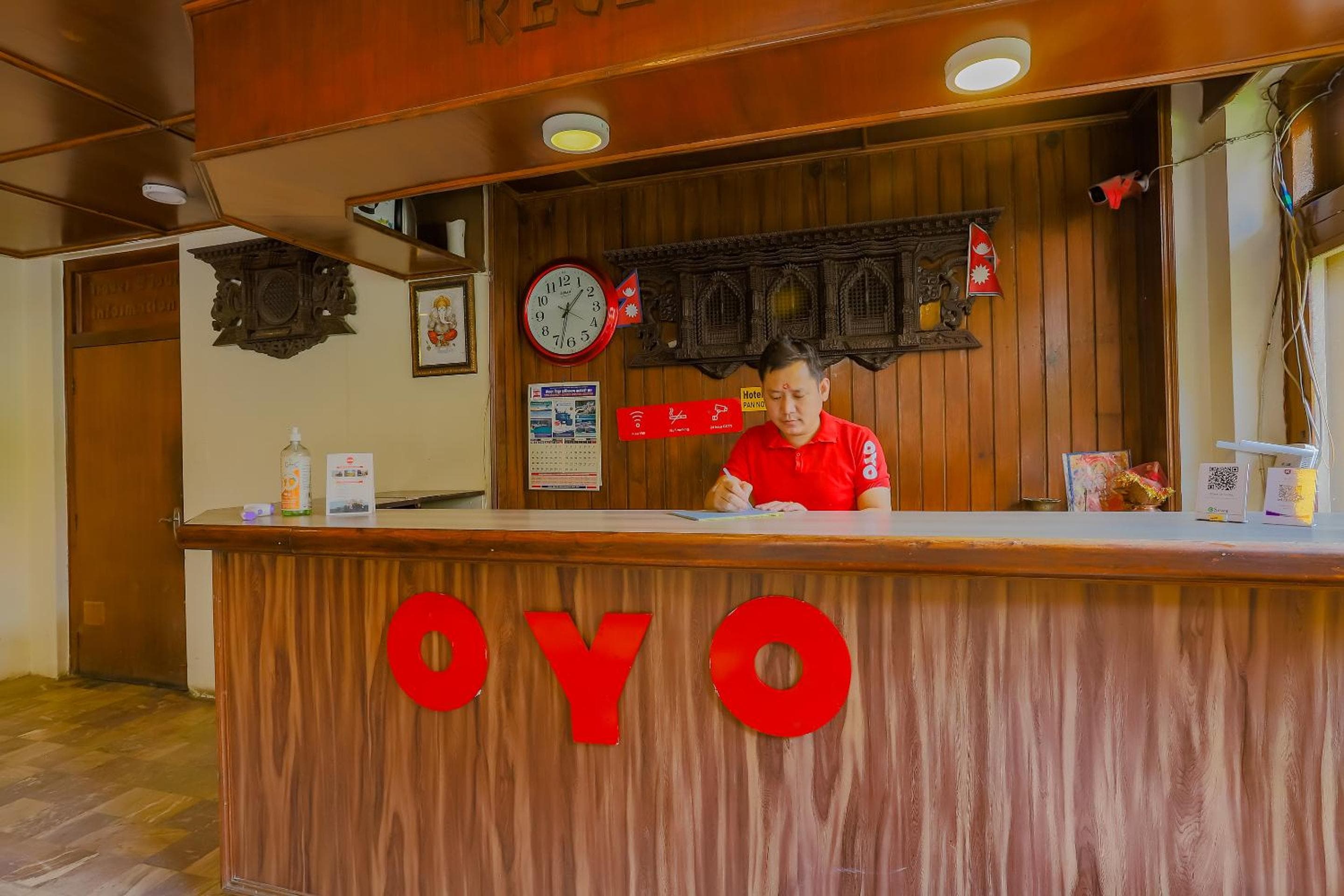 OYO 795 Hotel Holiday Inn