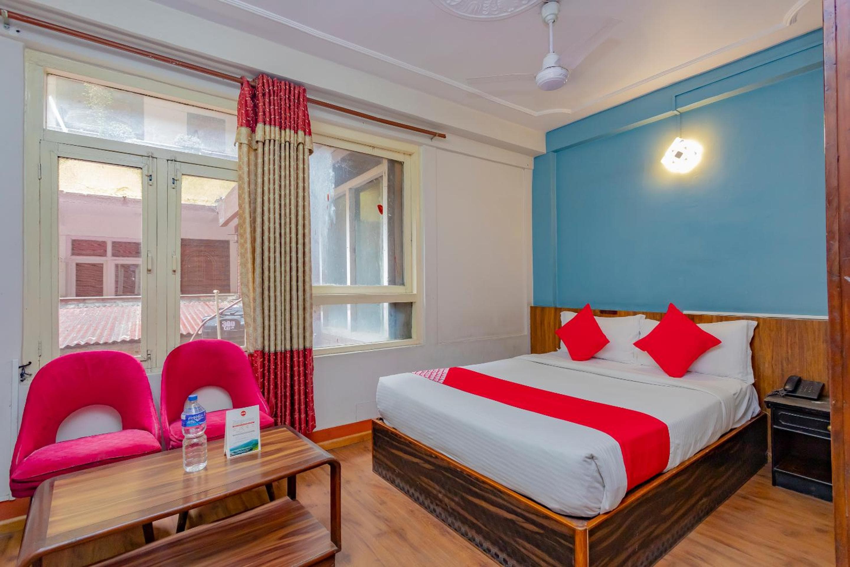 OYO 795 Hotel Holiday Inn