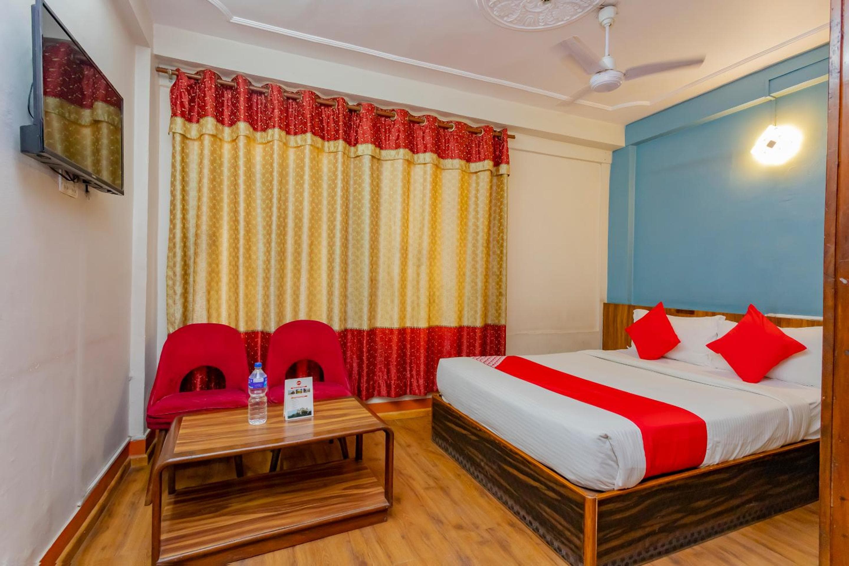 OYO 795 Hotel Holiday Inn