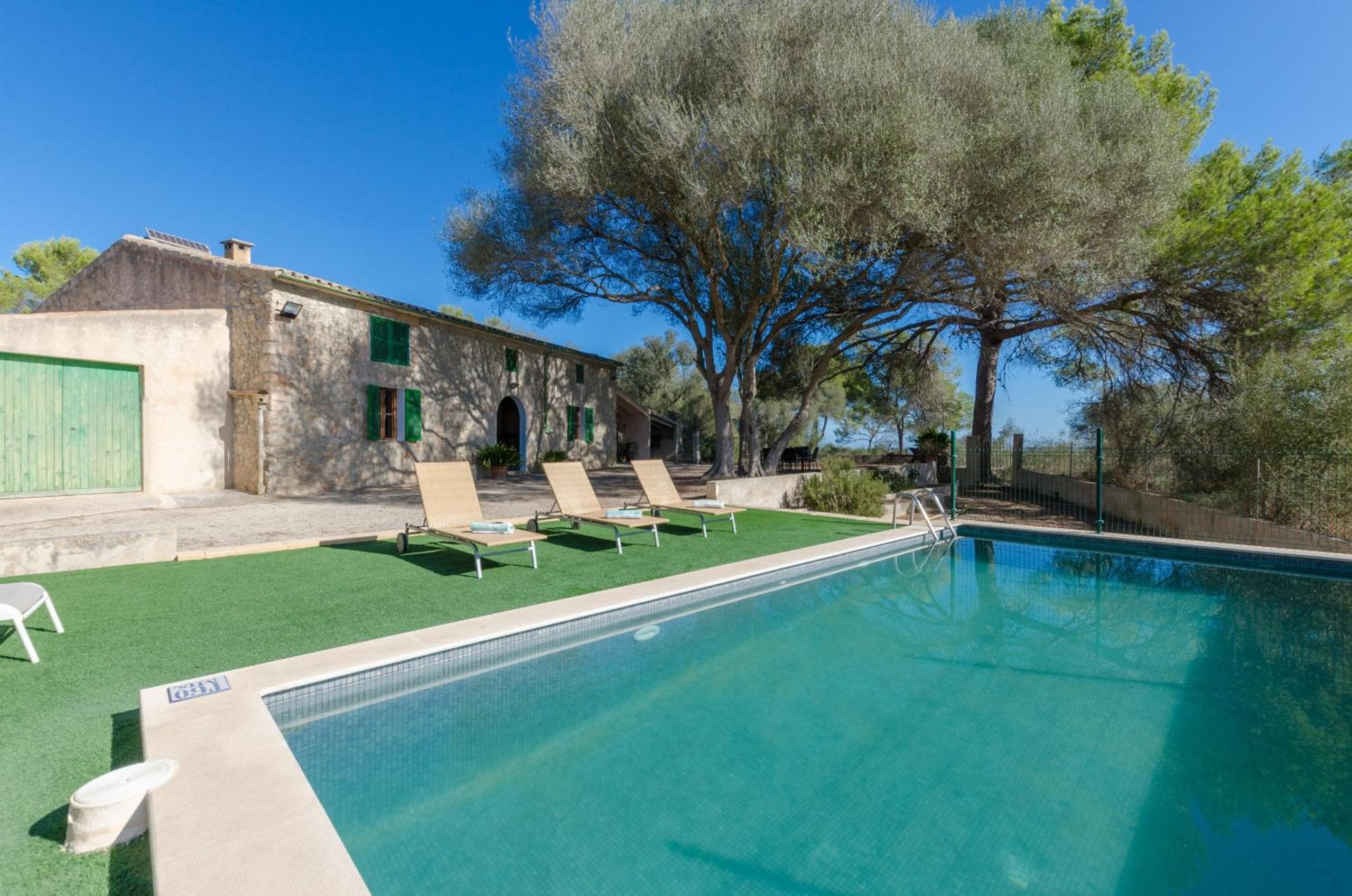 YourHouse Llampi, quiet villa in the countryside with private pool