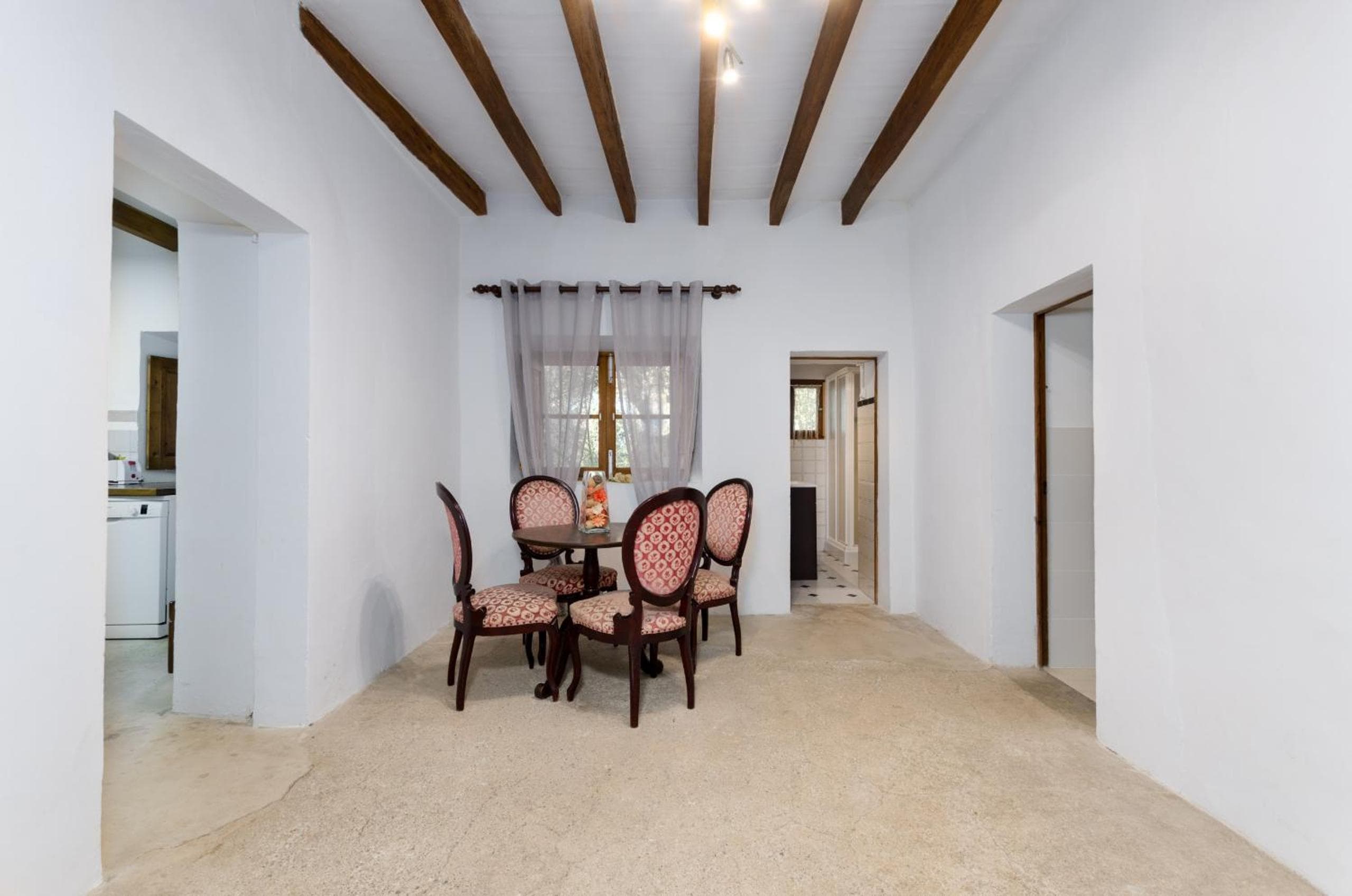 YourHouse Llampi, quiet villa in the countryside with private pool