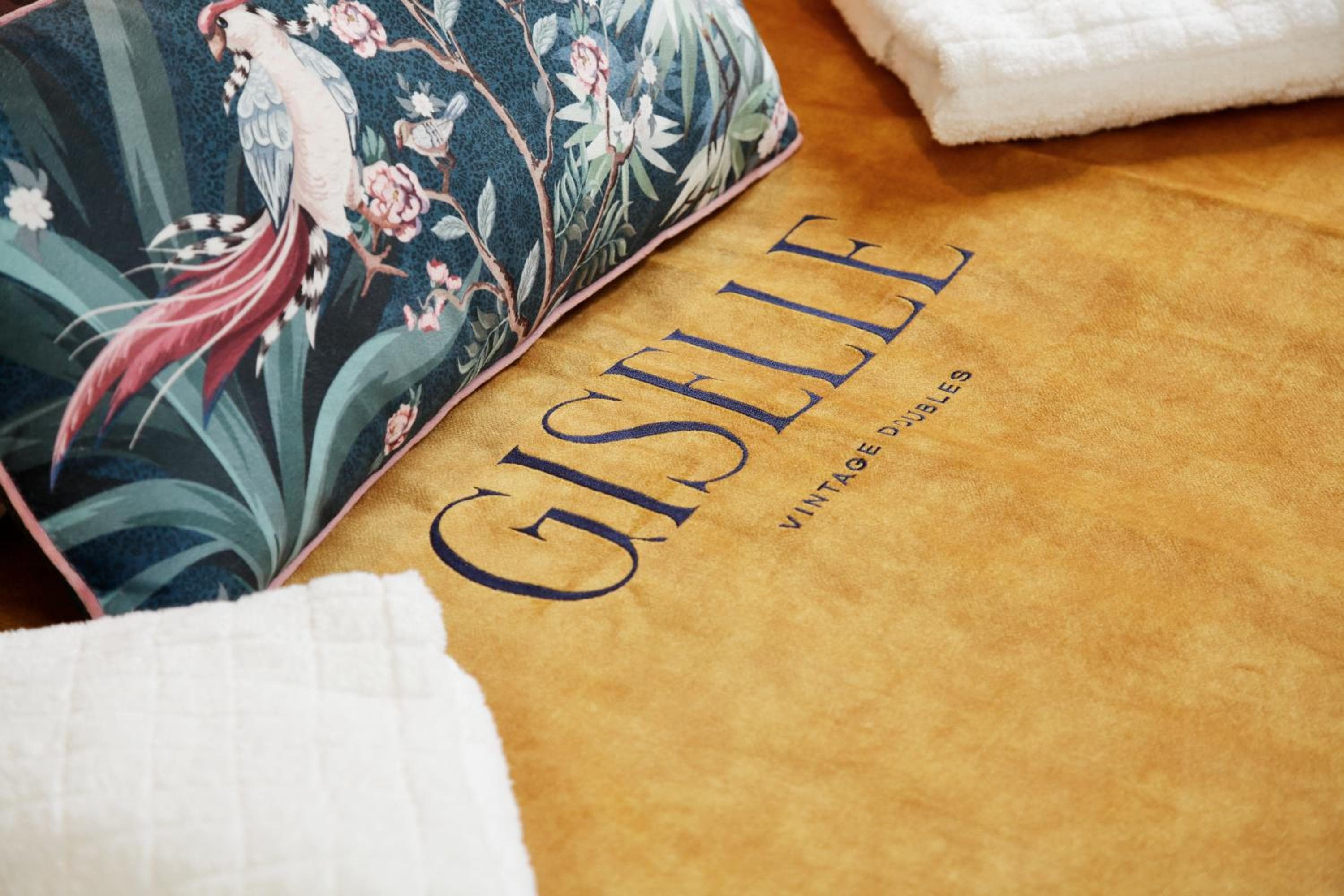 Giselle Vintage Doubles - Adults Only