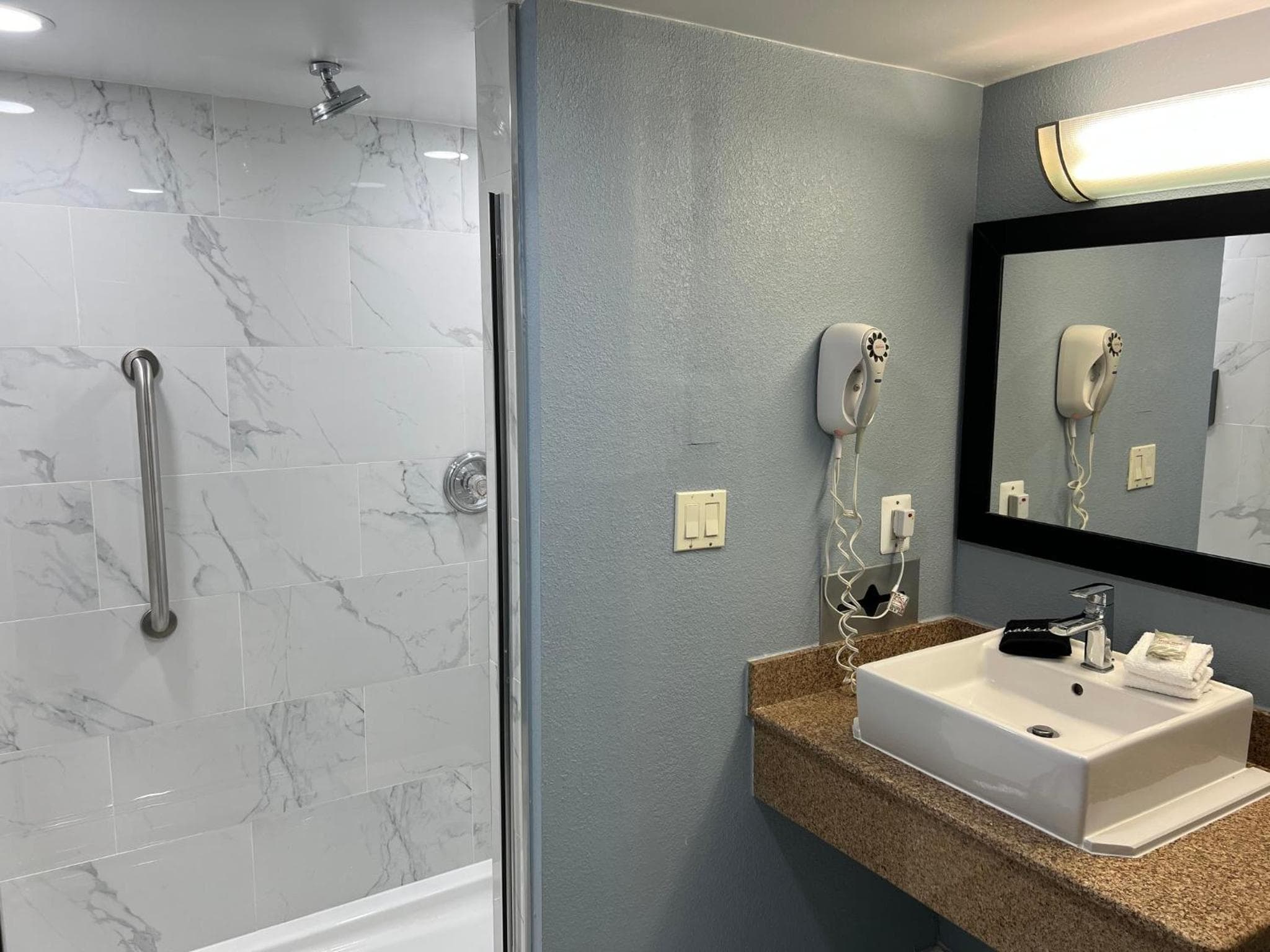 Red Roof Inn & Suites Mt Holly - McGuire AFB