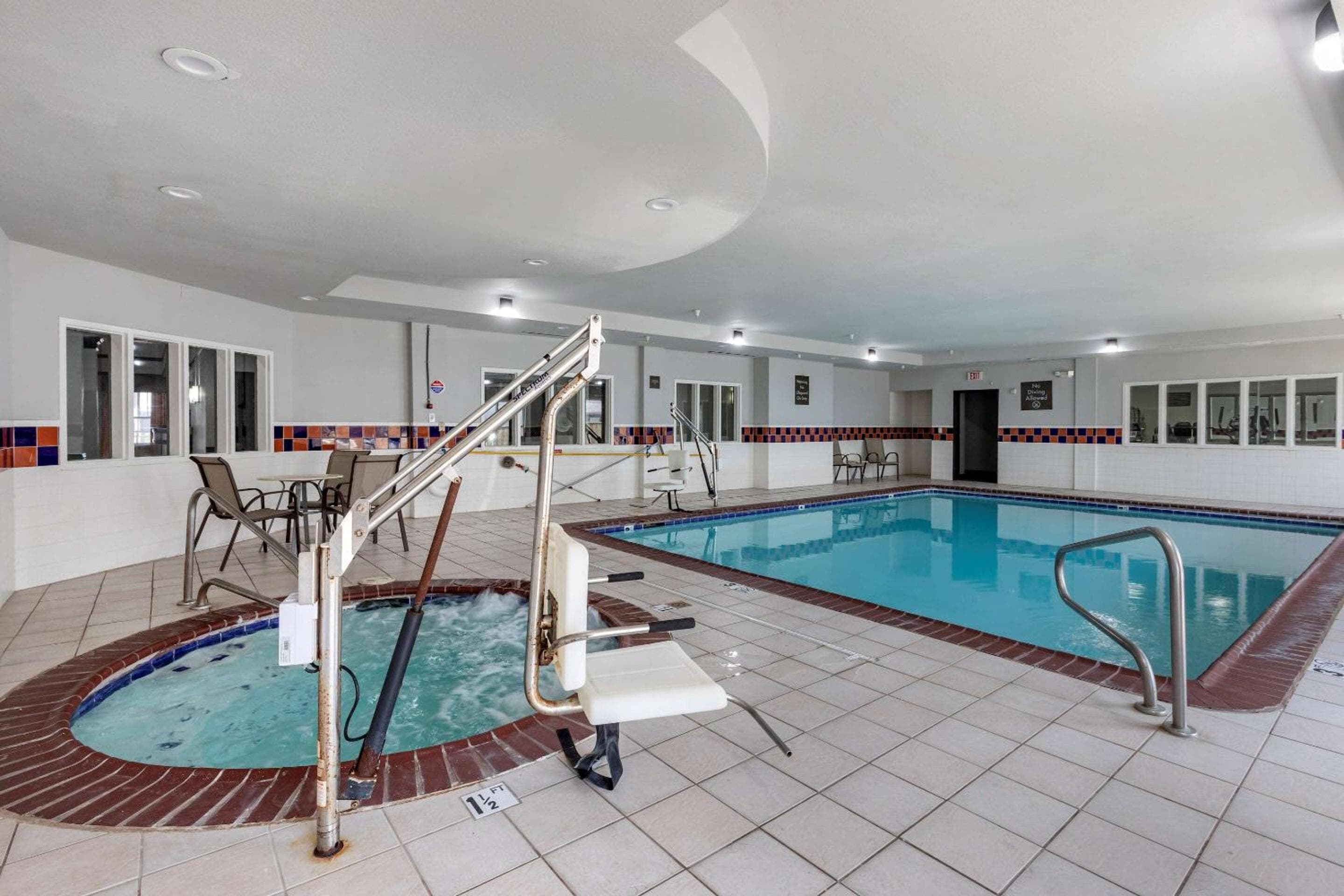 Quality Inn & Suites I-35 E-Walnut Hill