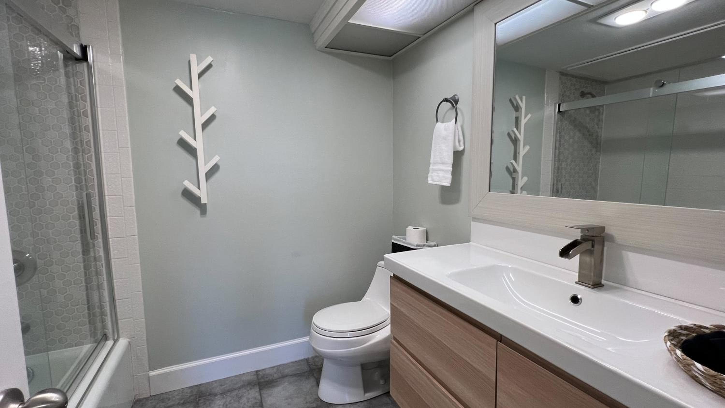 Cozy tennis house