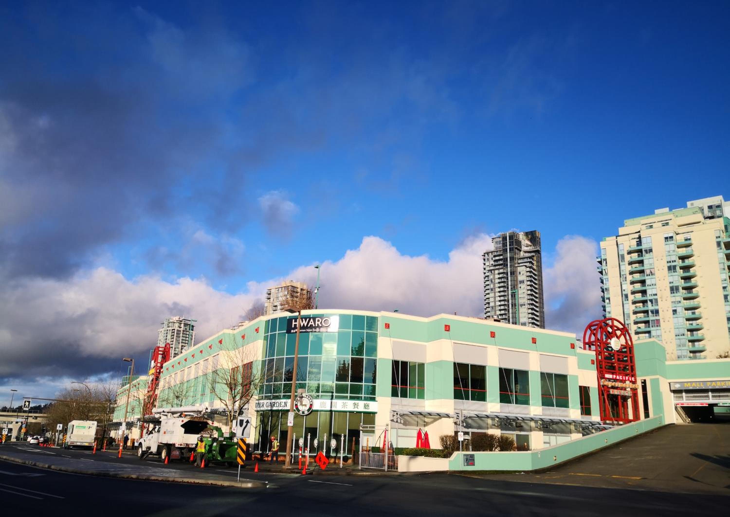 Coquitlam center, 2 bedroom suite, walking to skytrain