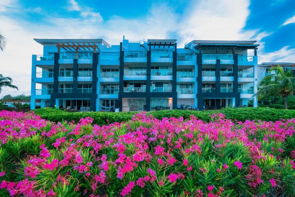 Luxury PH with 2 BR, Private beach At Mareazul - Vista Playa