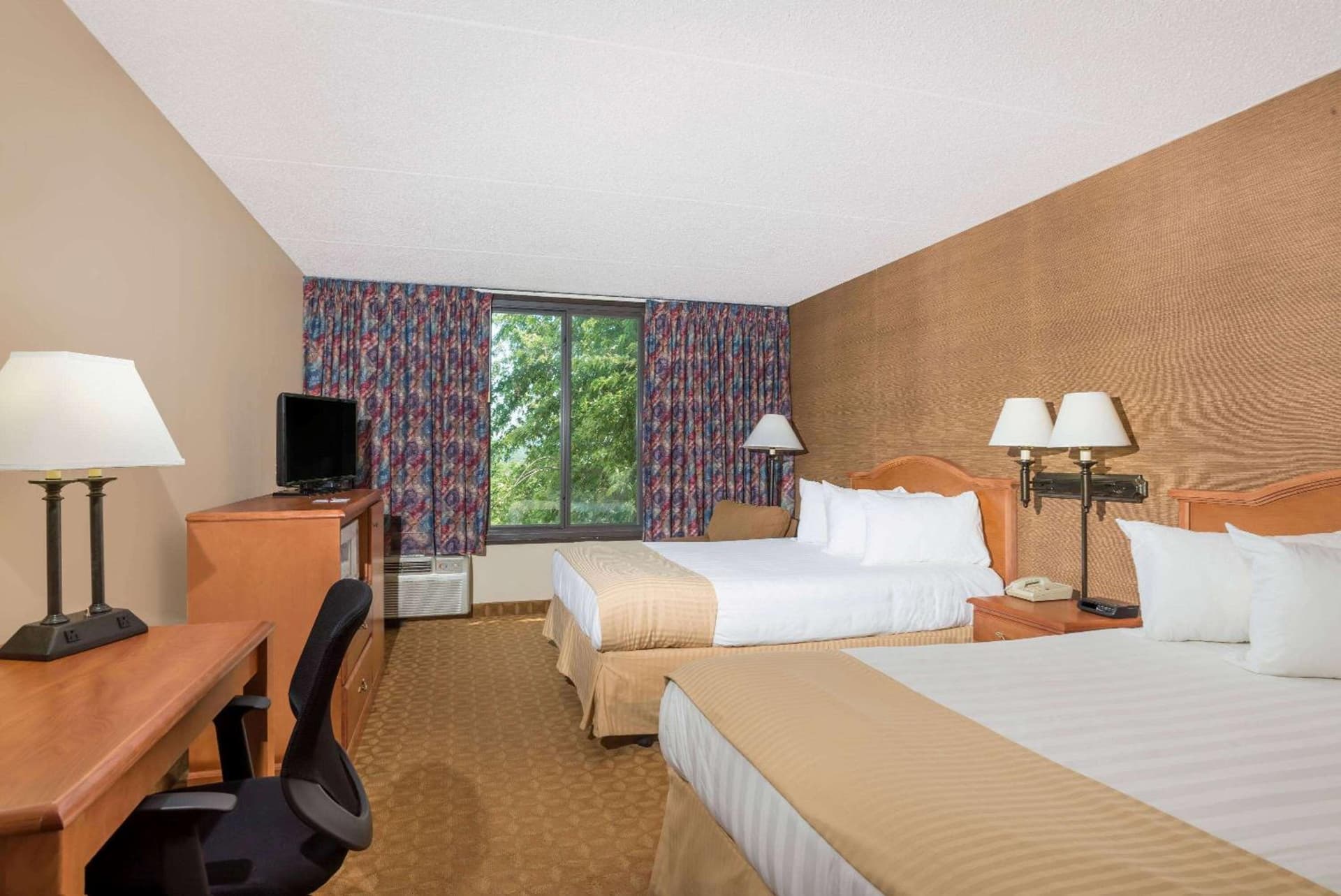 Ramada by Wyndham Watertown Thousand