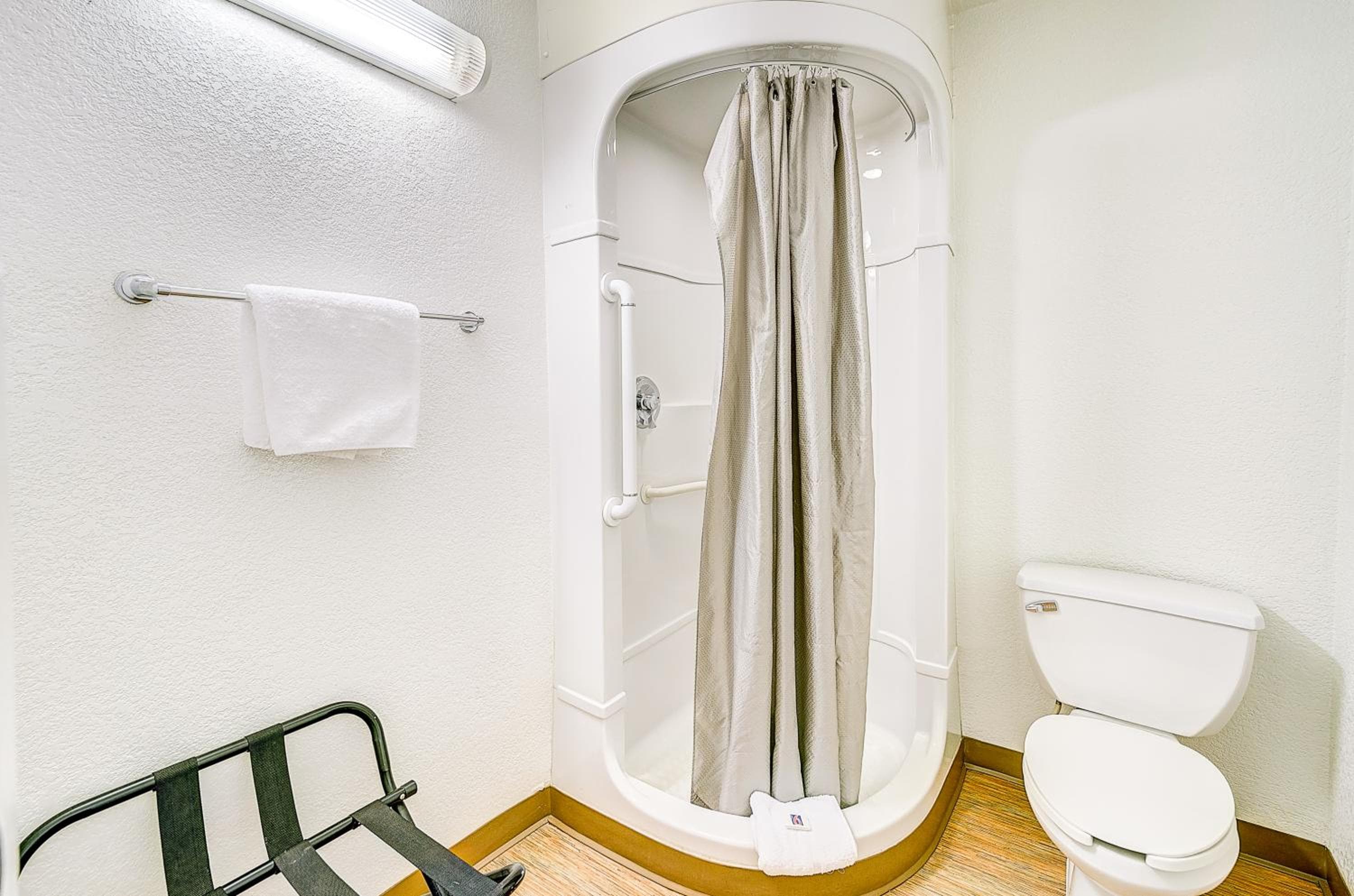 Motel 6 Thornton