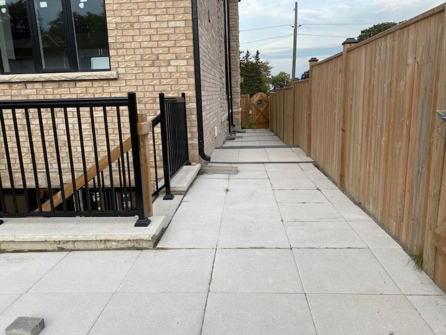 Beautiful Walk out Basement Apartment in Pickering near Beach
