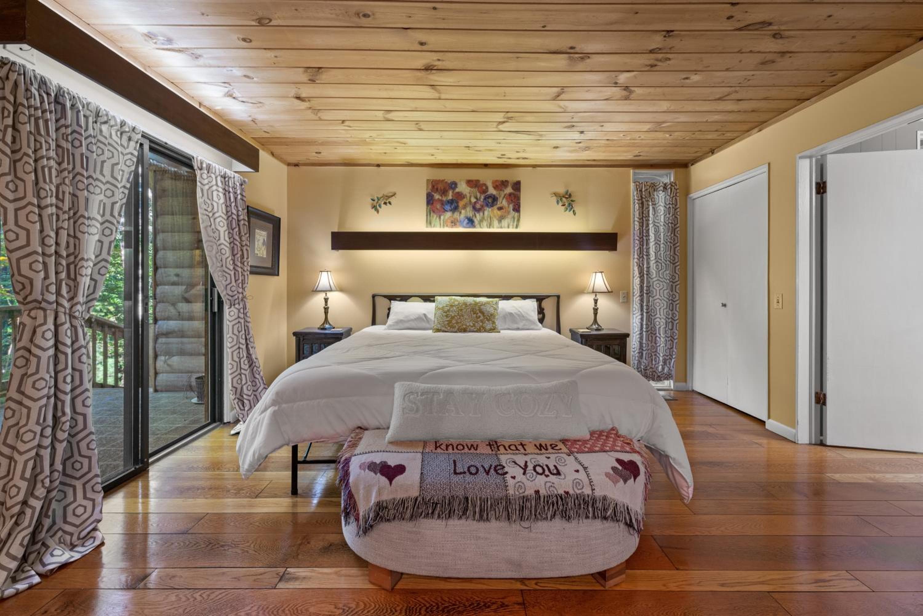 Mountain View Lodge Helen! Luxury Retreat in Downtown Helen!