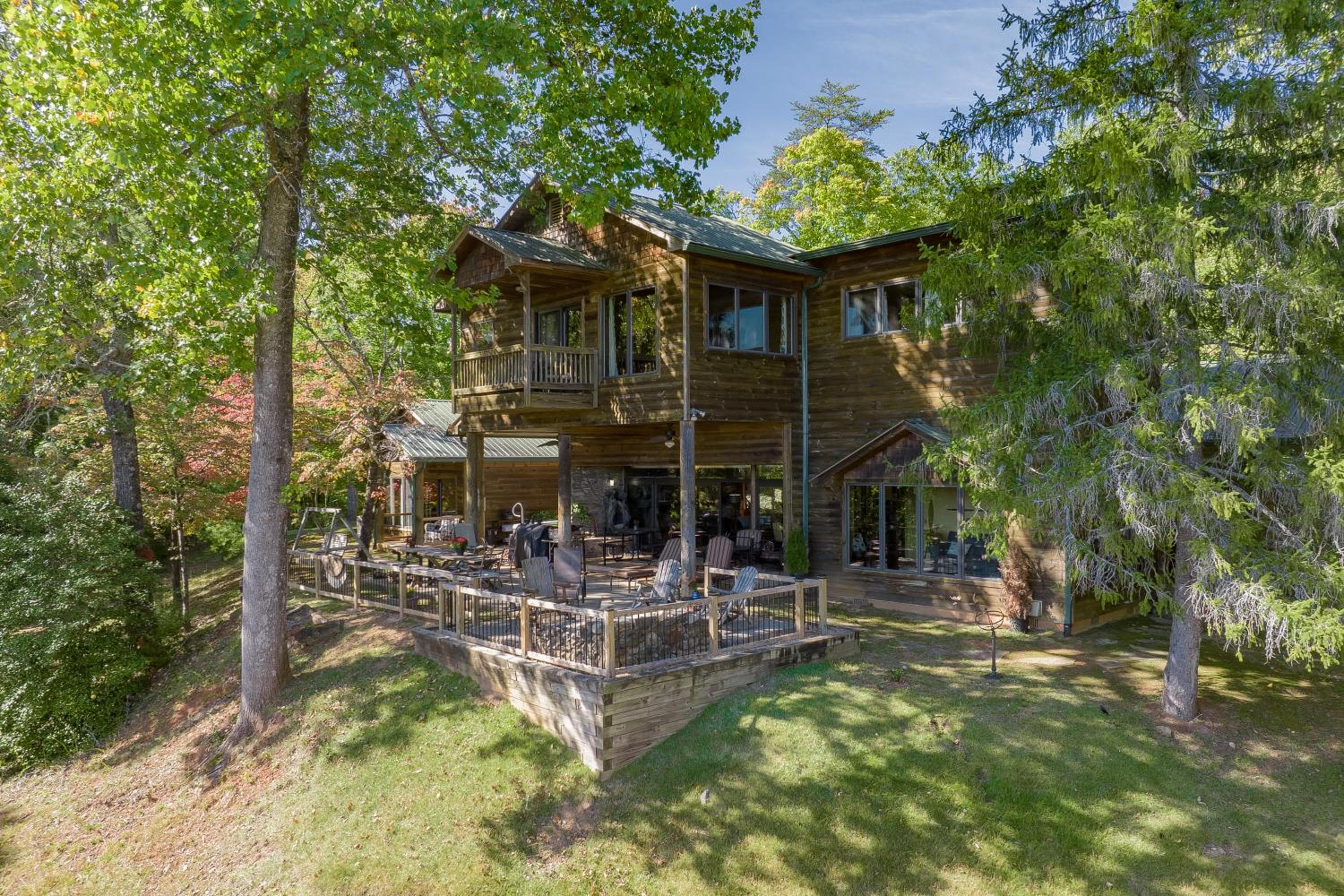Mountain View Lodge Helen! Luxury Retreat in Downtown Helen!