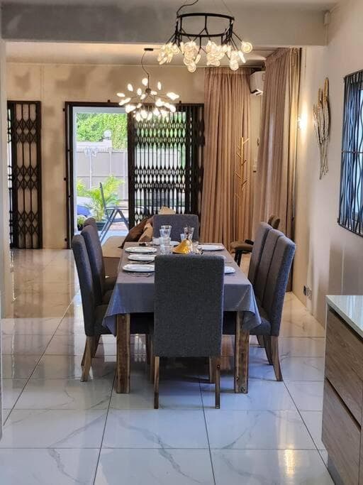 luxury cheerful 4 bedrooms villa in Calodyne