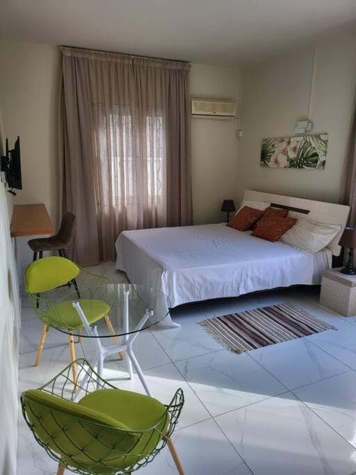 luxury cheerful 4 bedrooms villa in Calodyne