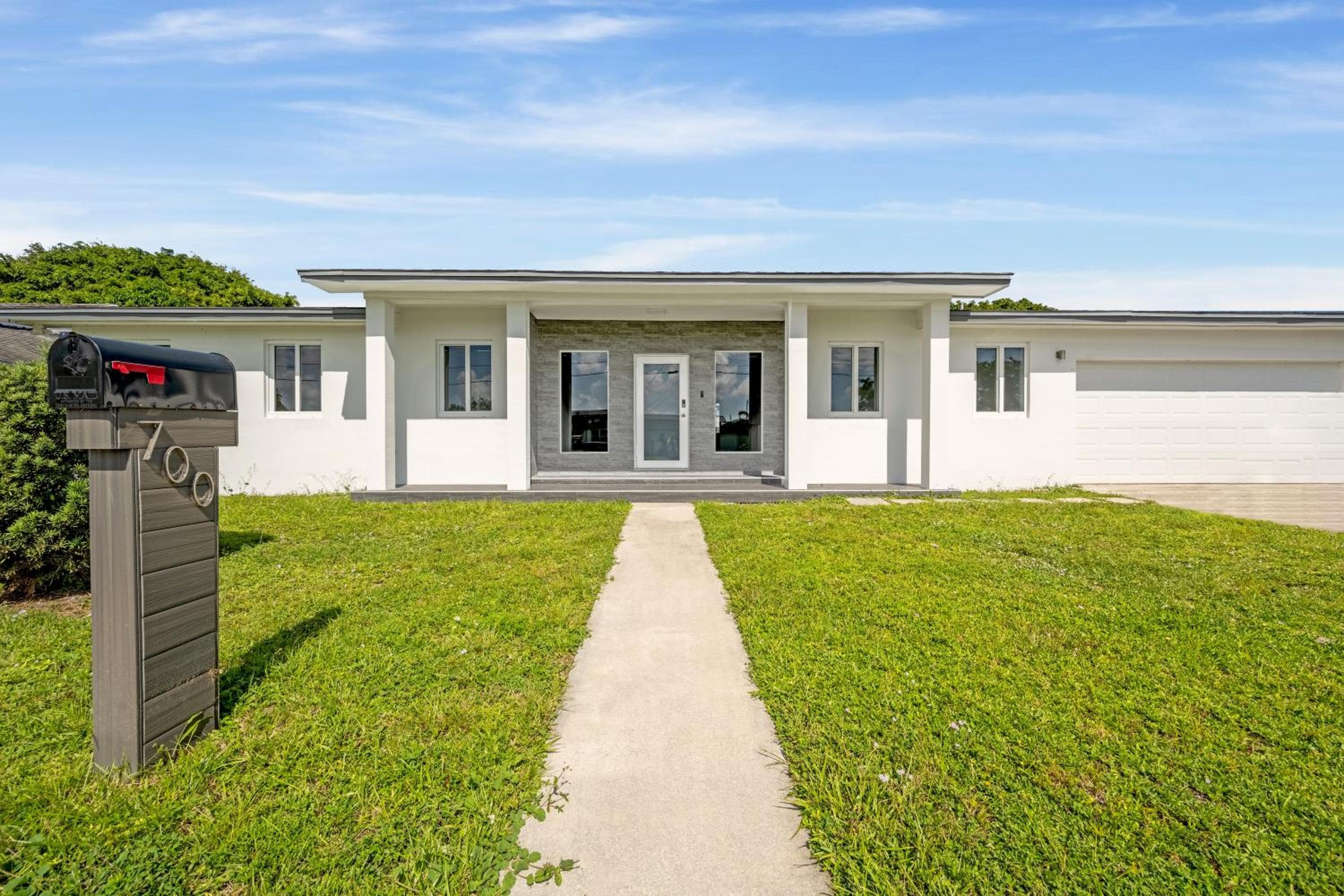 Private Spacious House #BBQ - Hallandale Beach, Florida