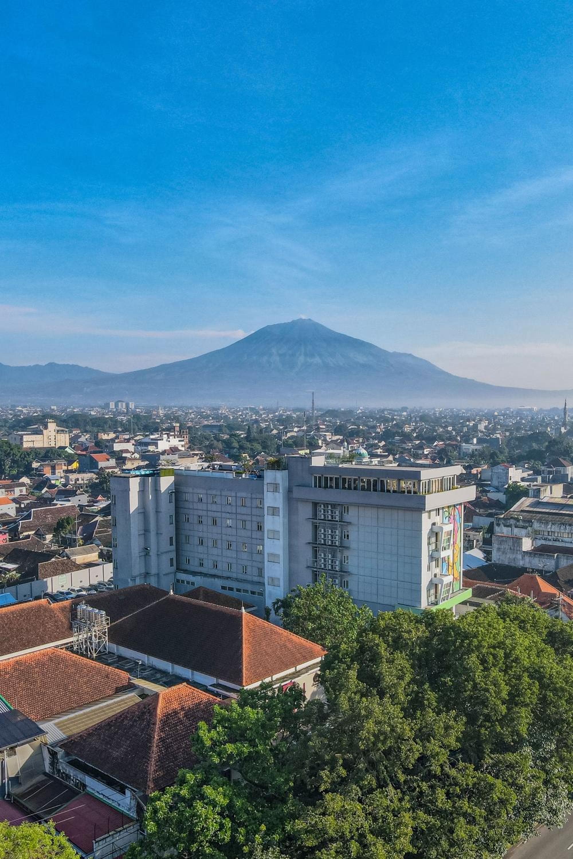 Ascent Hotel & Cafe Malang