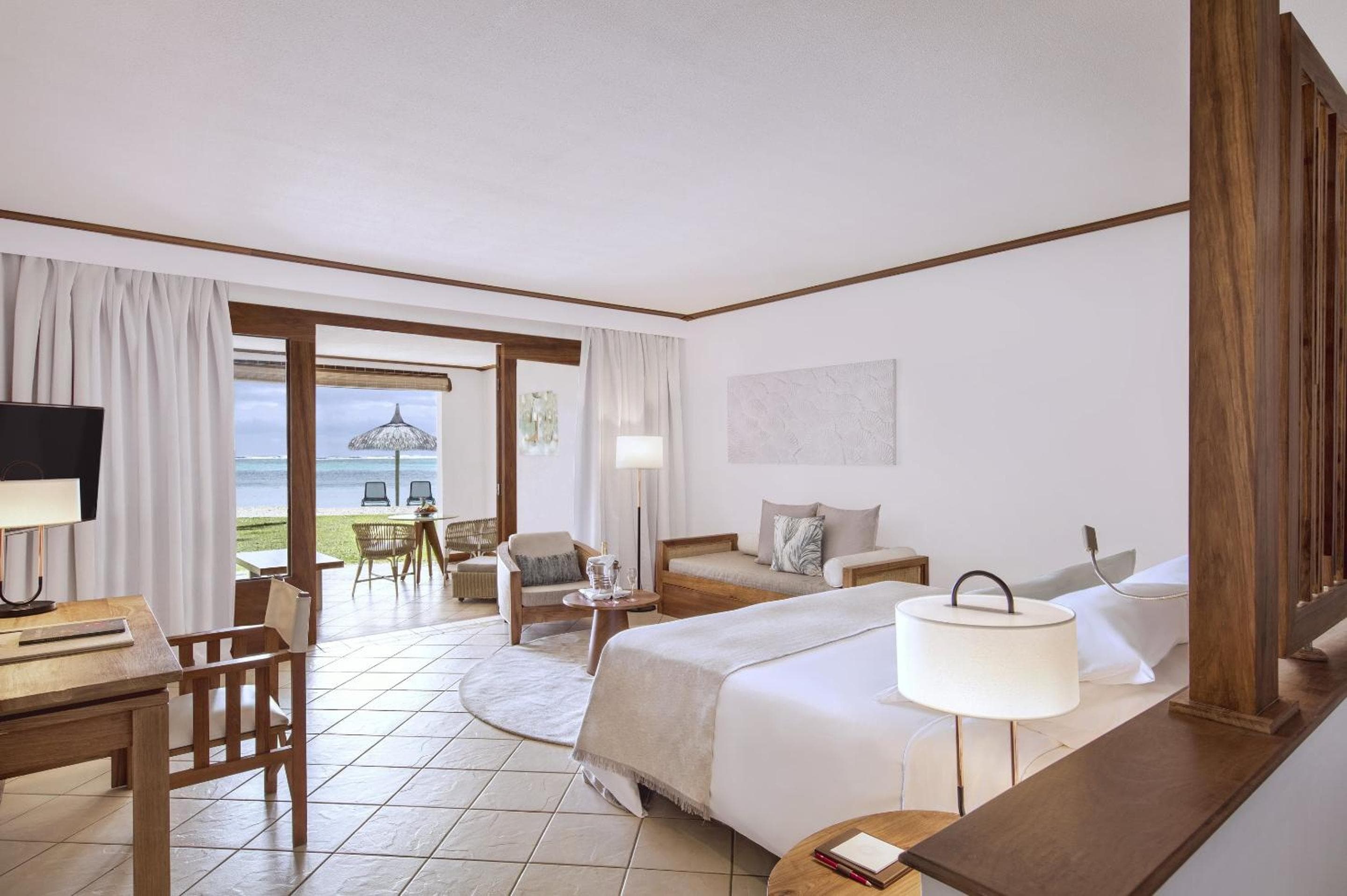 Paradis Beachcomber Golf Resort & Spa