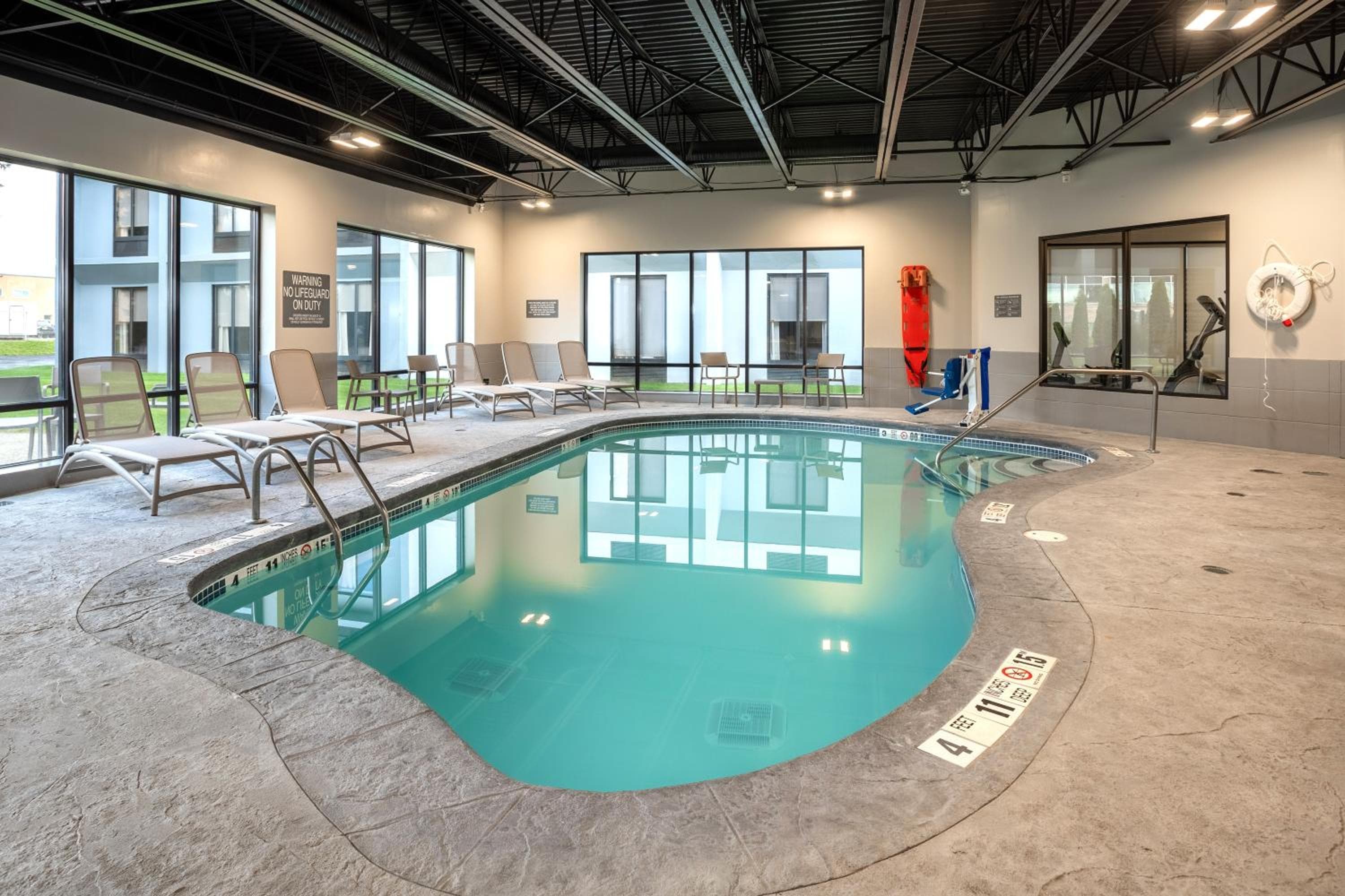 Comfort Inn & Suites Buffalo Airport