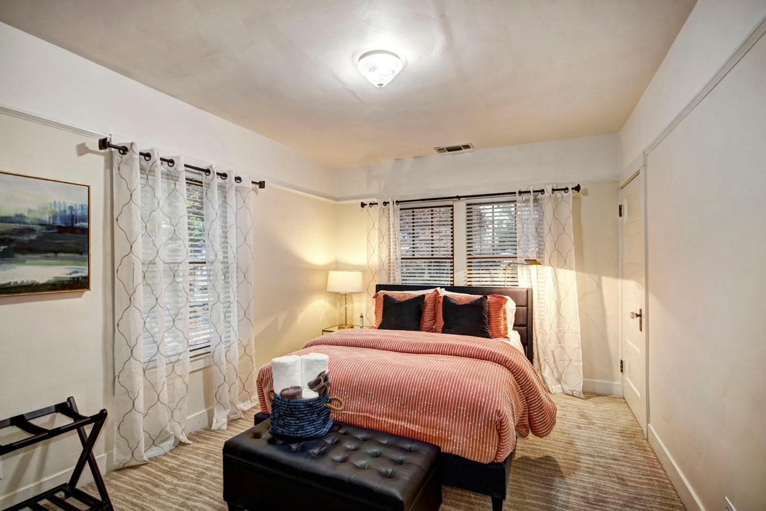 Charming 2Bed French Colonial Apartment in Desirable Midtown Sacramento