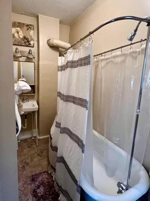 Cozy cottage in the heart of the big city- dog friendly