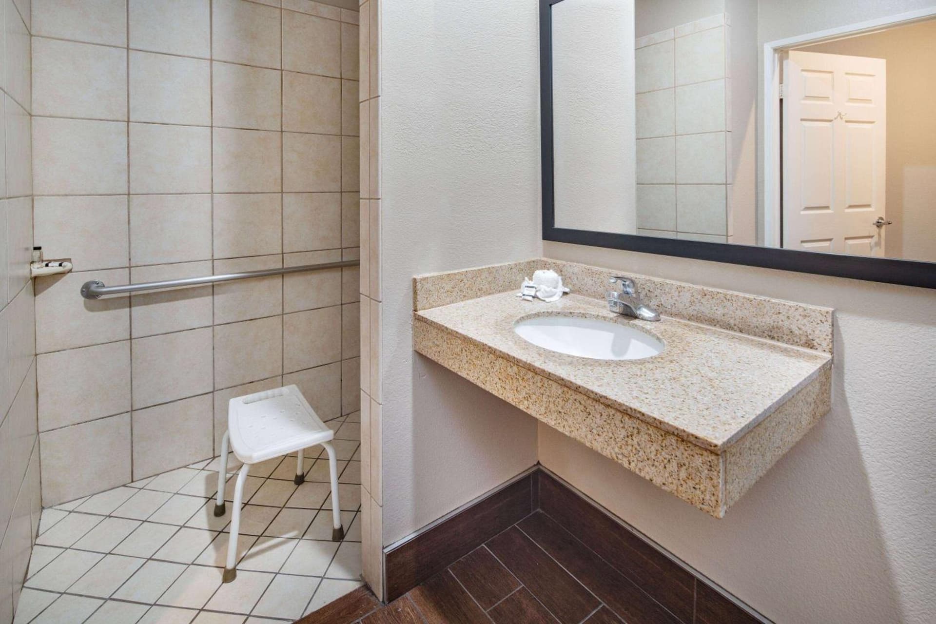 Super 8 by Wyndham North Hollywood