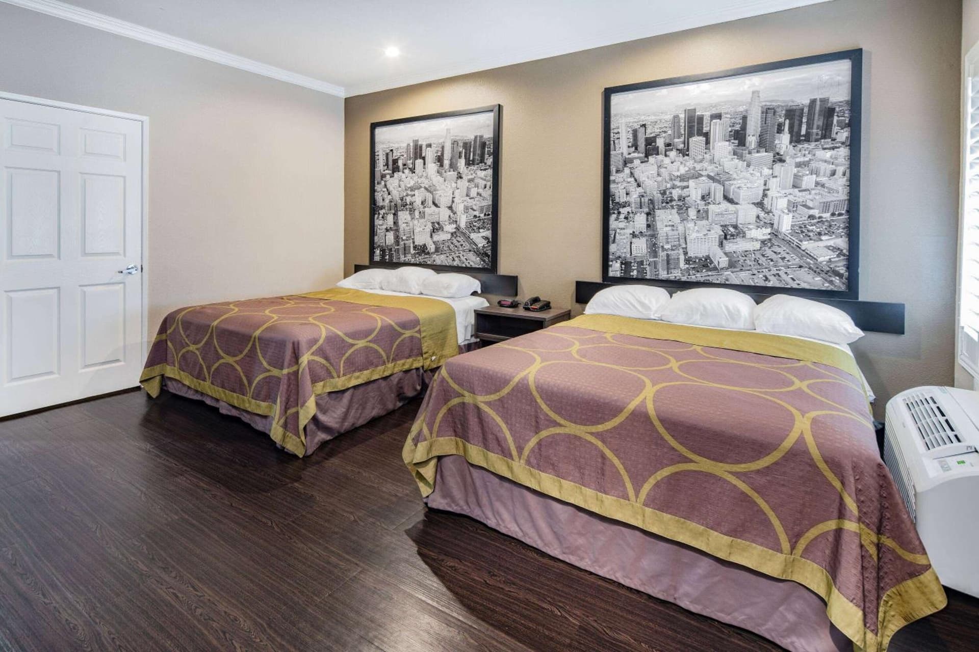 Super 8 by Wyndham North Hollywood
