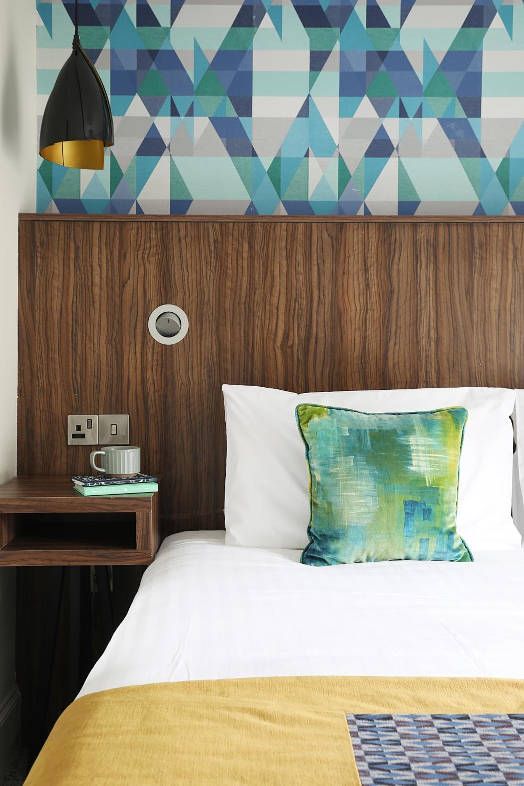 Cairn Hotel & Apartments