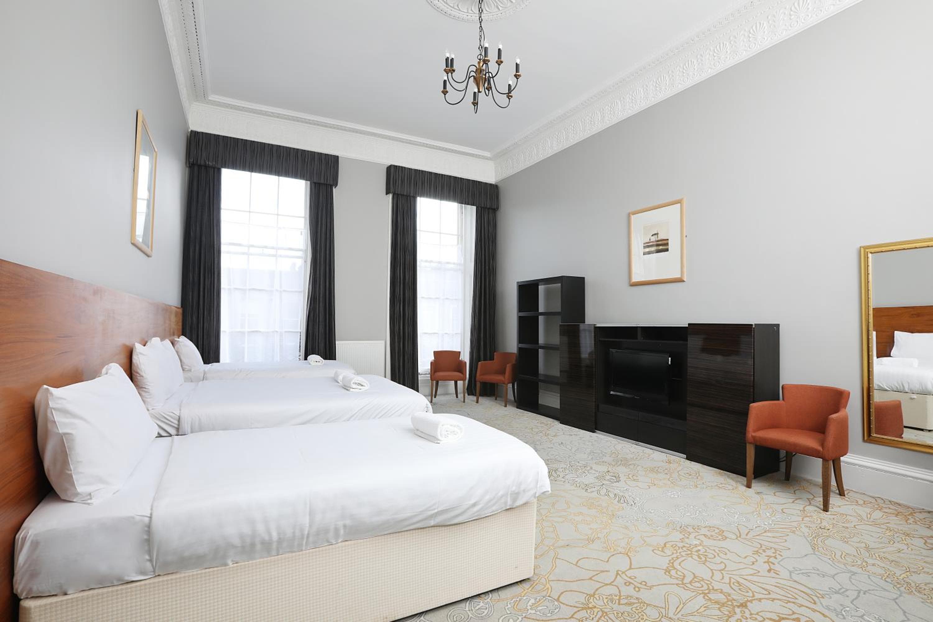 Cairn Hotel & Apartments