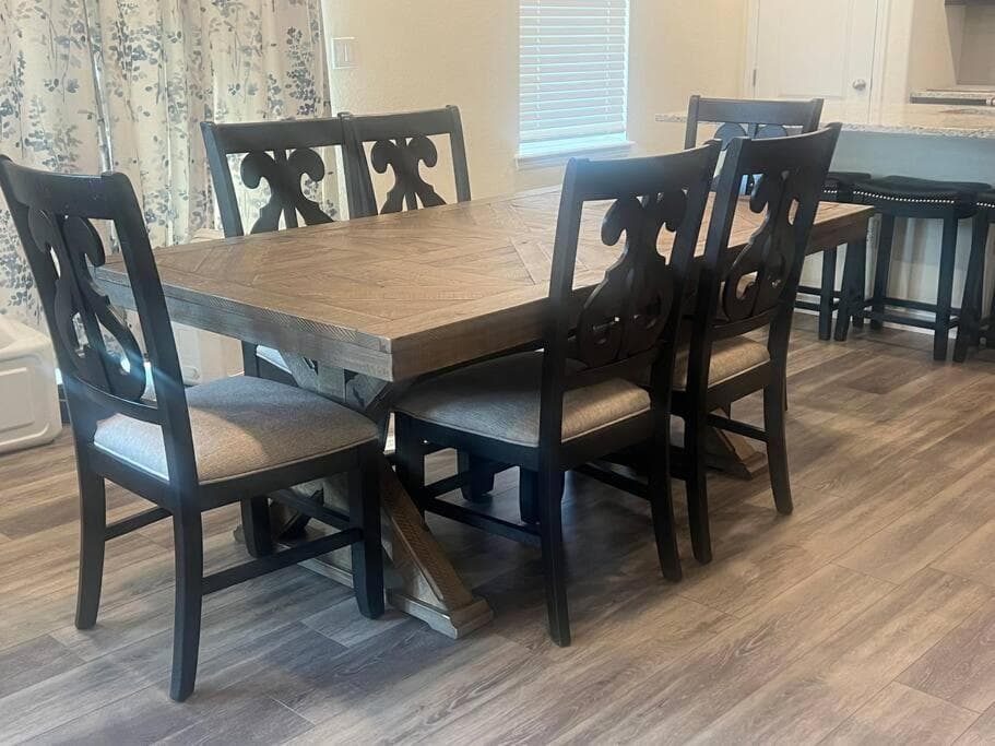 Spacious 3 Bedroom 2 1/2 Bath Home Self Check In