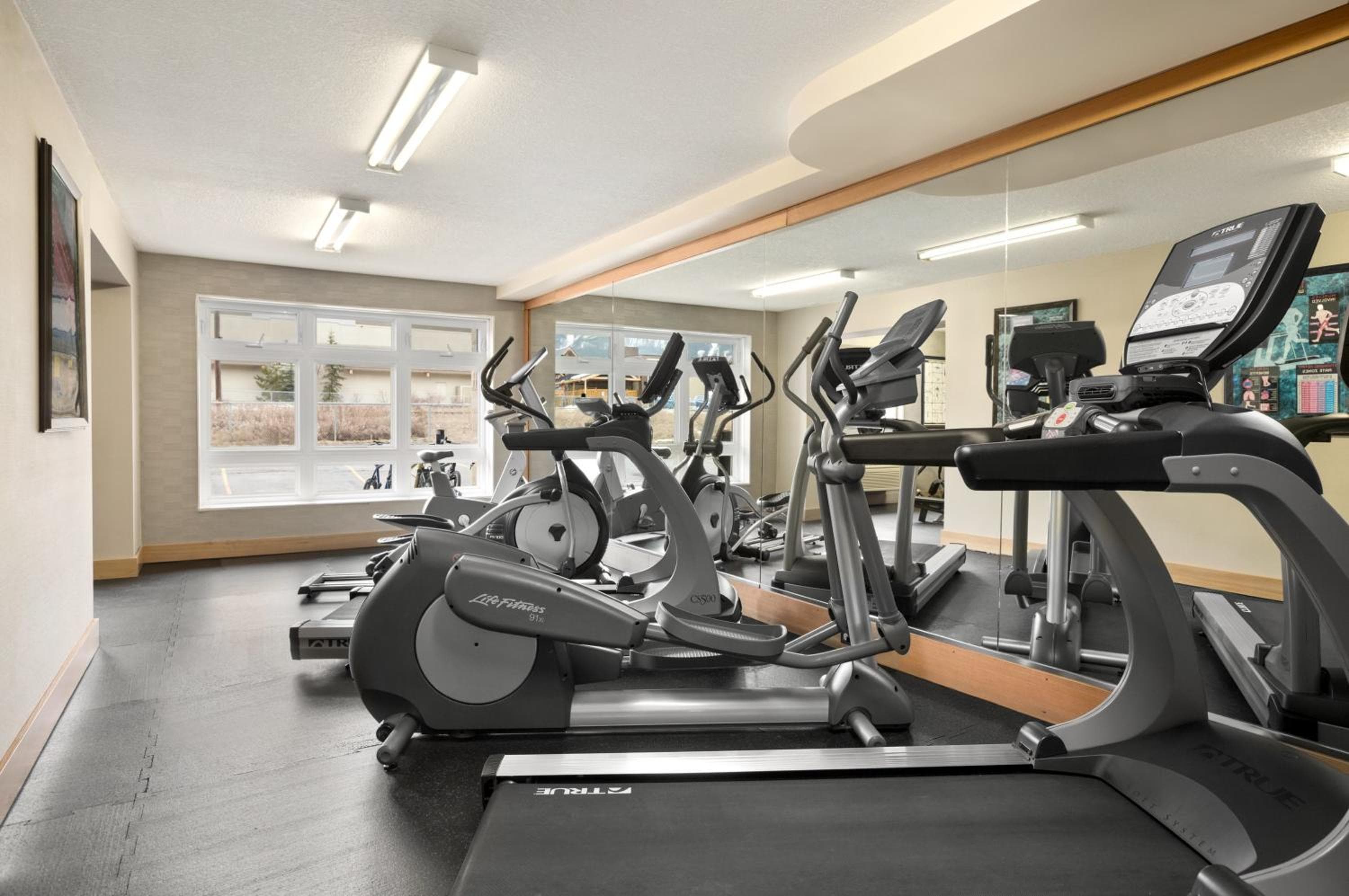 Canmore Inn & Suites