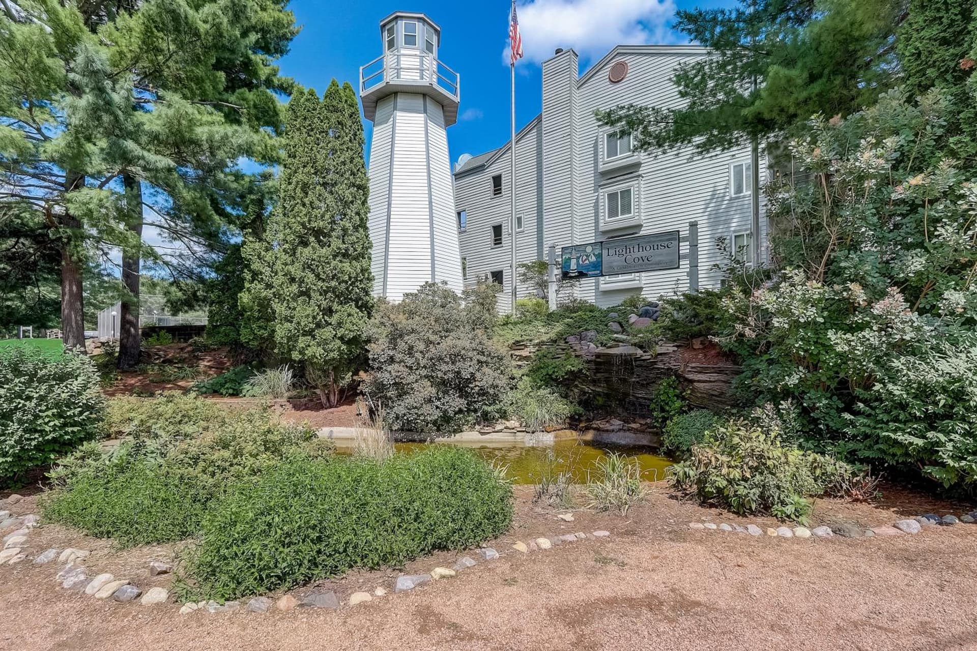WFC Lakefront Views Family or Romance