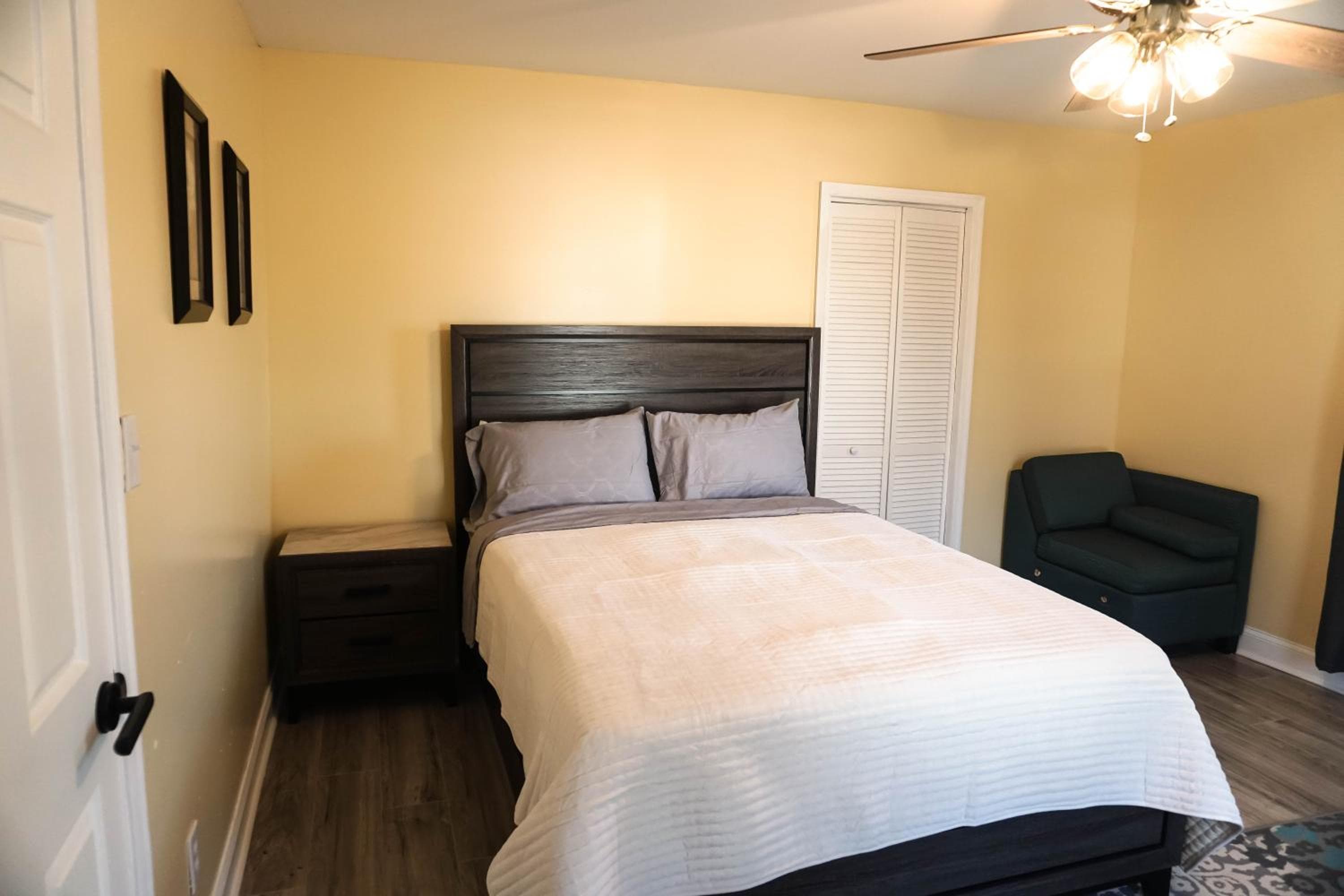 Lincoln Manor - Newly Renovated, 1mile from PHL Airport and Sports Stadiums