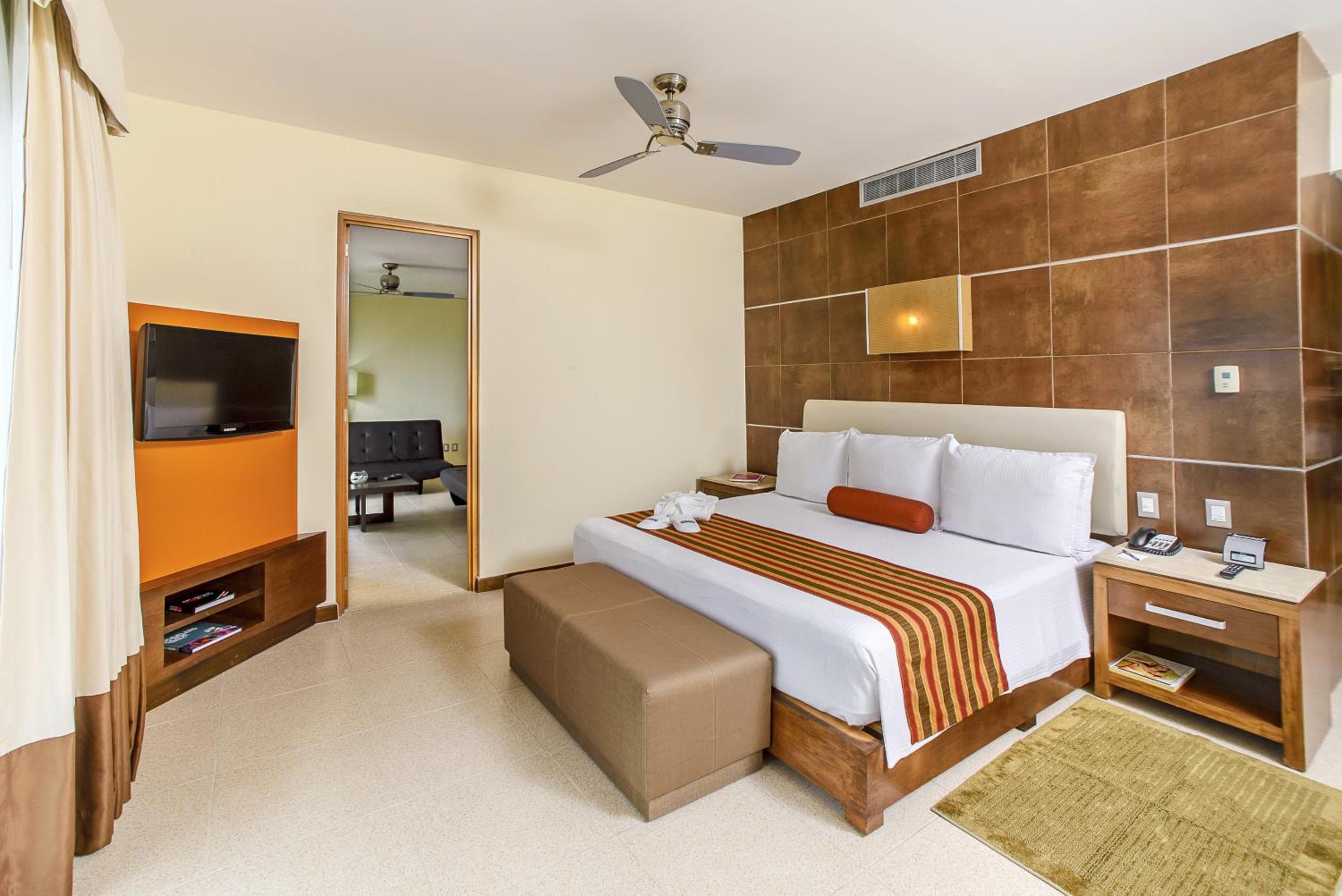 Krystal Urban Cancun & Beach Club