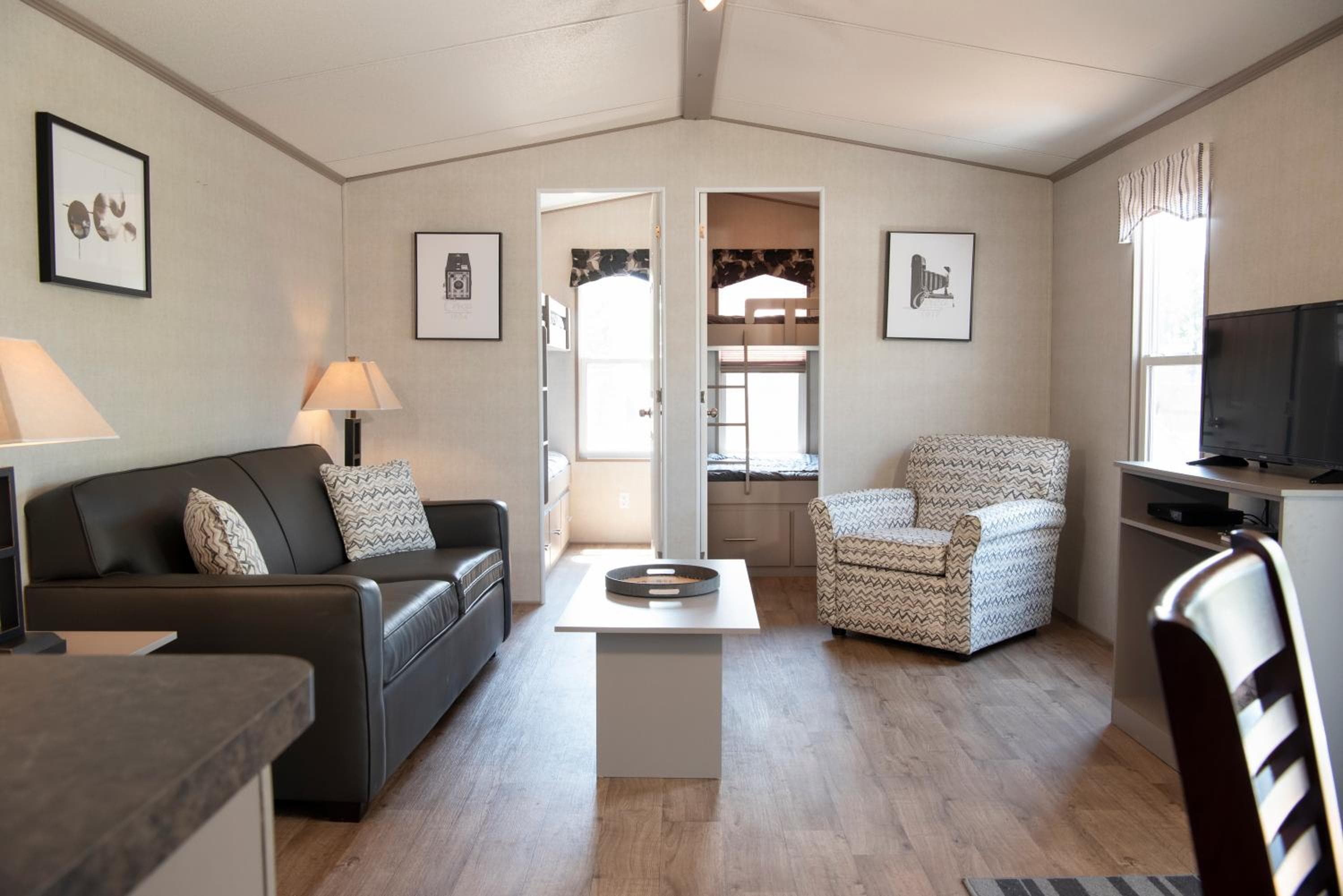 Vine Ridge Resort - Cottages