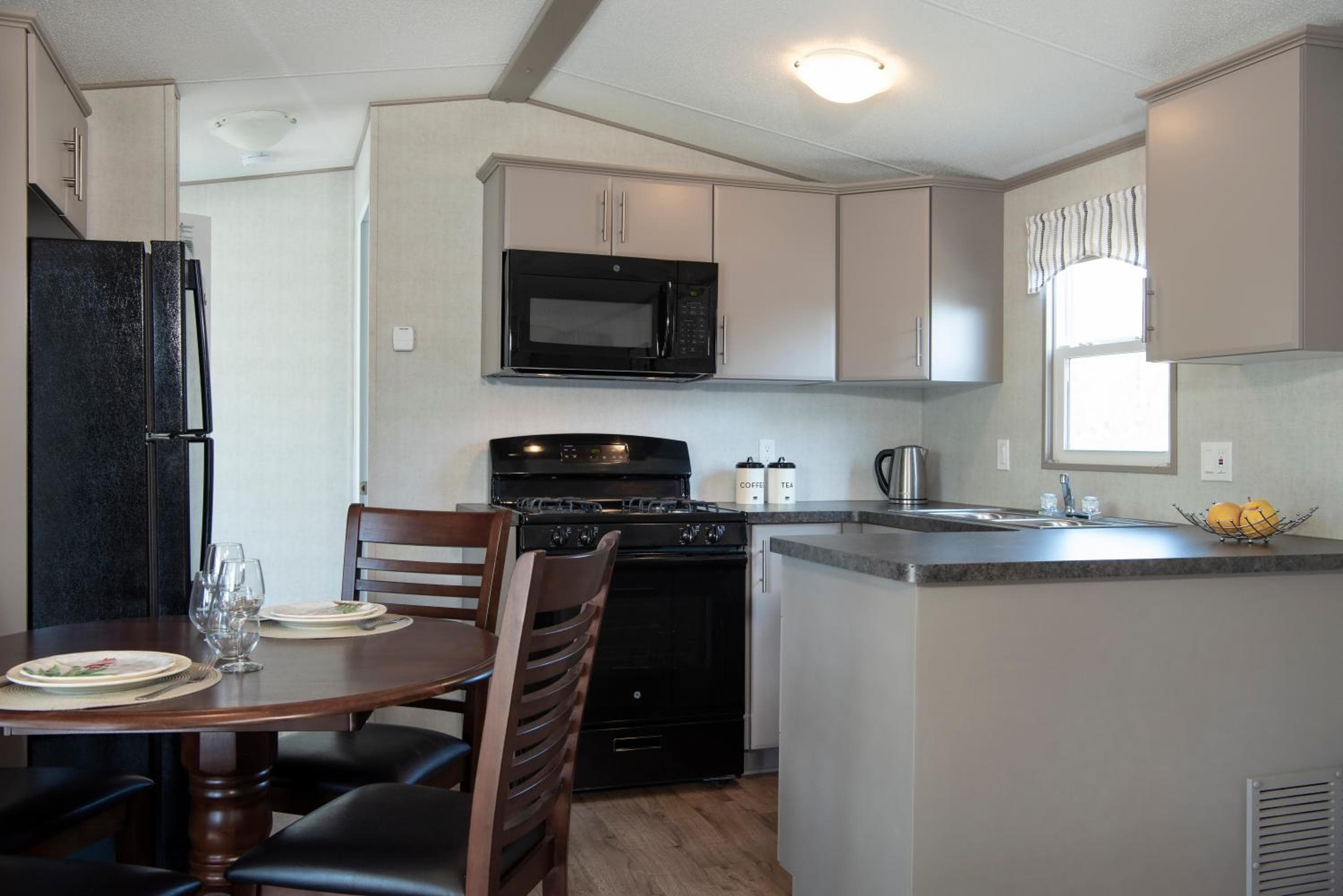 Vine Ridge Resort - Cottages