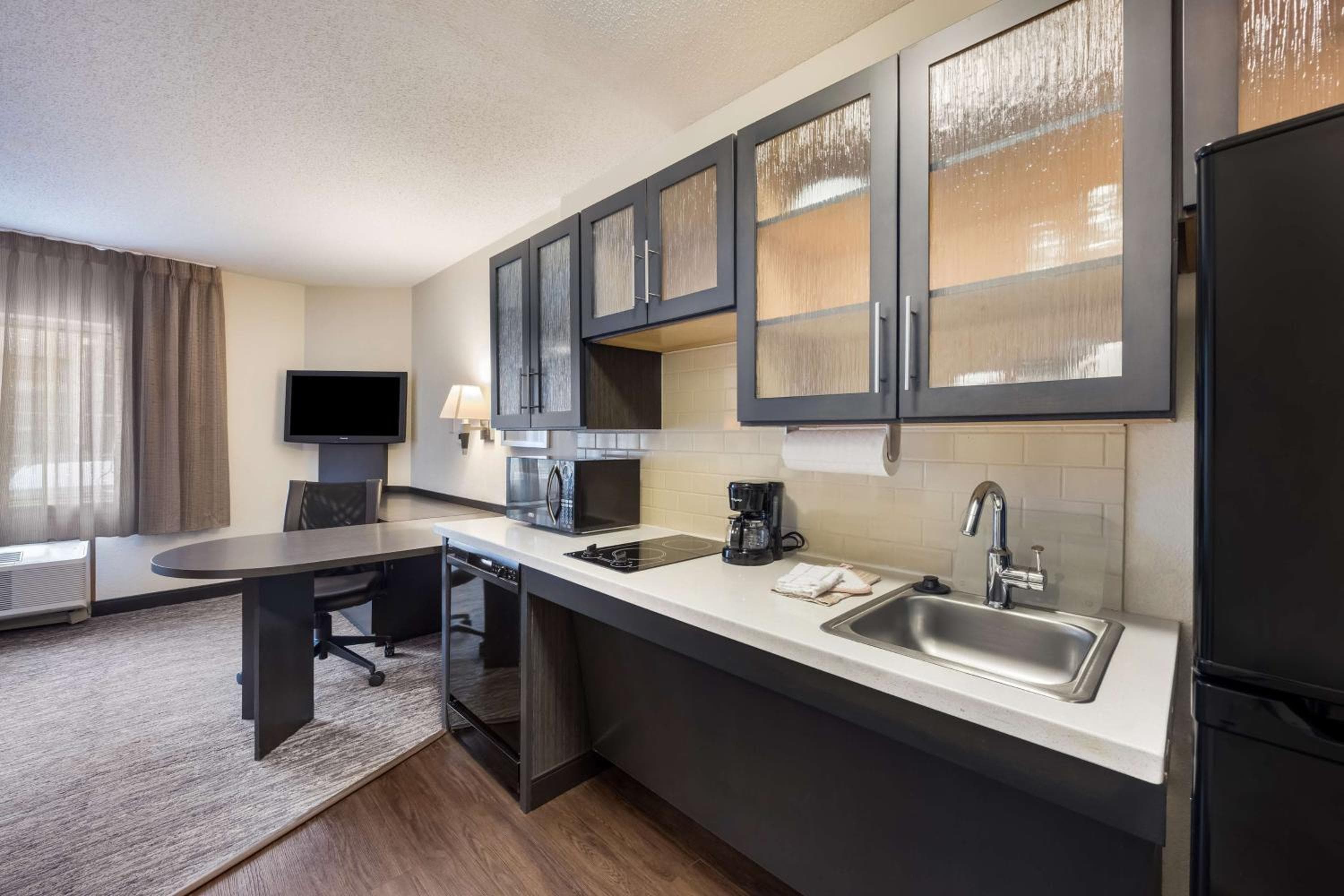 Sonesta Simply Suites Baltimore BWI Airport