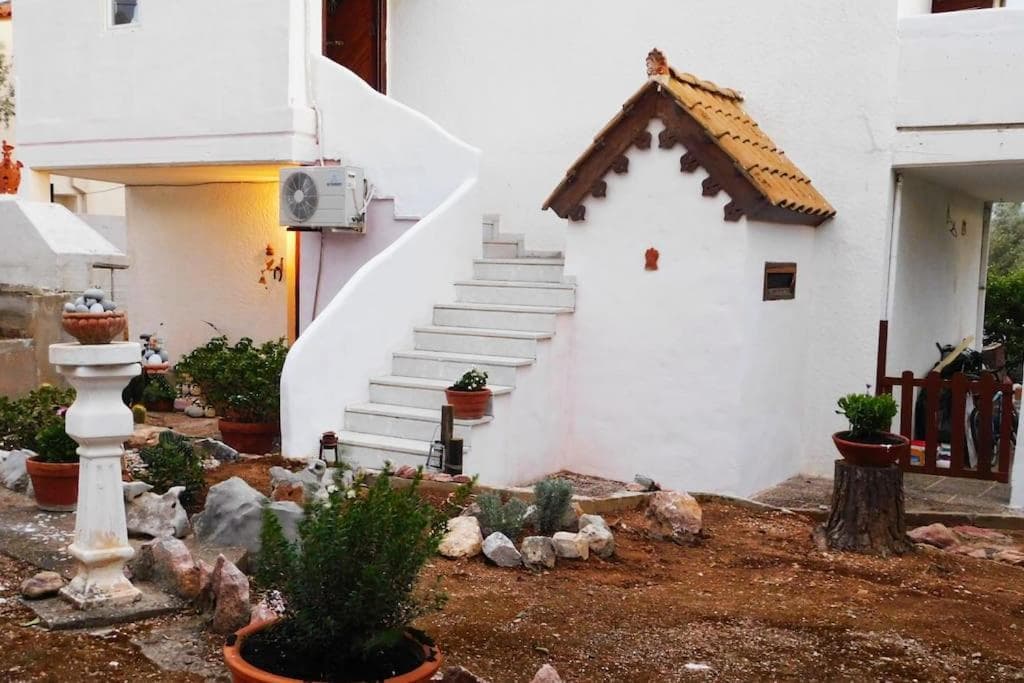 Marco Polo's Mooring Cozy Navy House